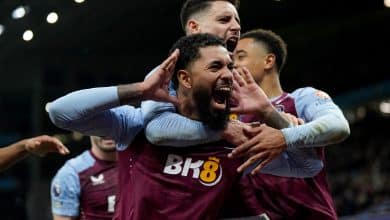Burnley &eacute; valente mesmo com dez, mas Douglas Luiz salva o Aston Villa no fim
