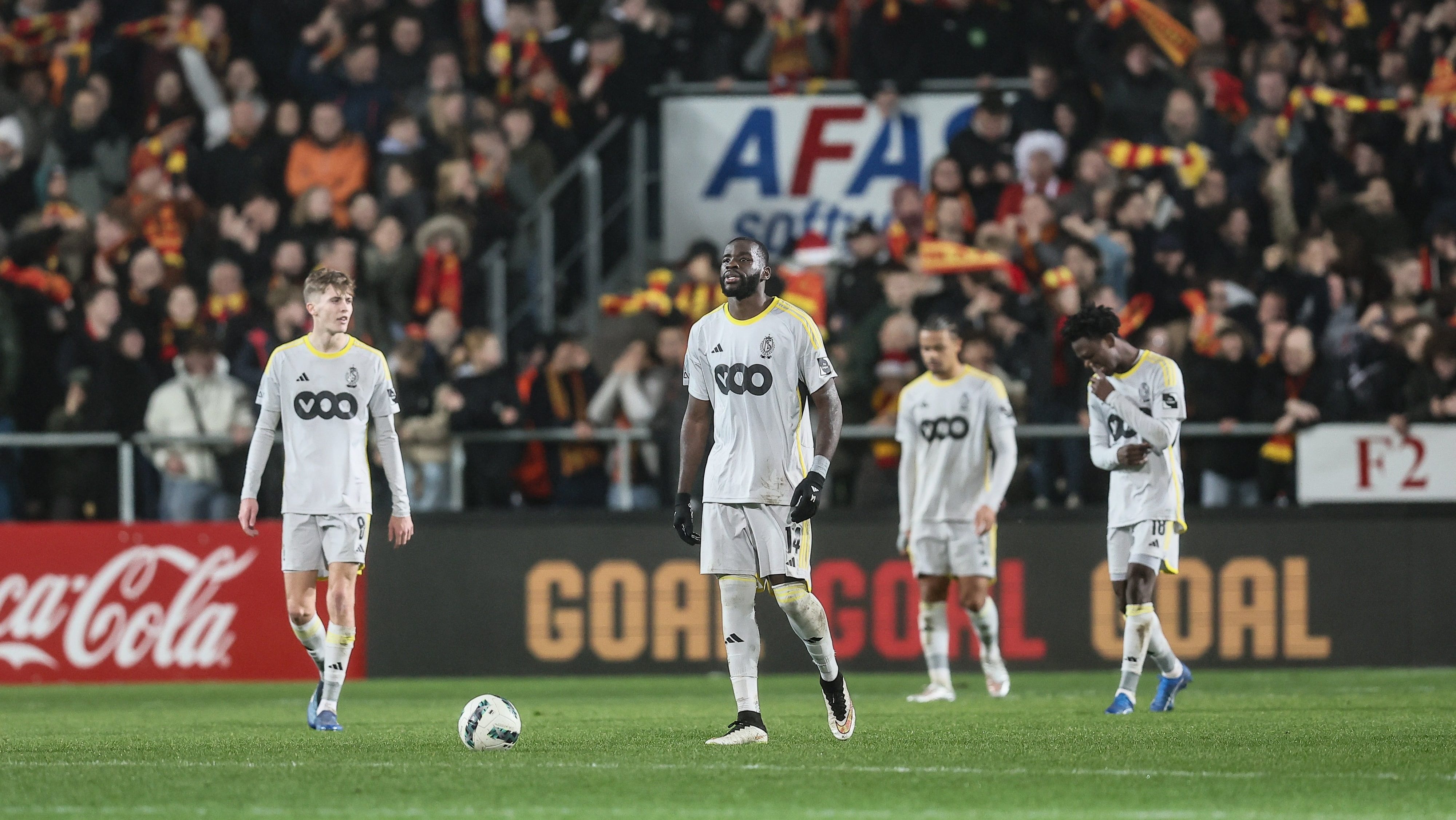 Standard de Li&egrave;ge sofre transfer ban e &eacute; mais um clube da 777 Partners com s&eacute;rios problemas