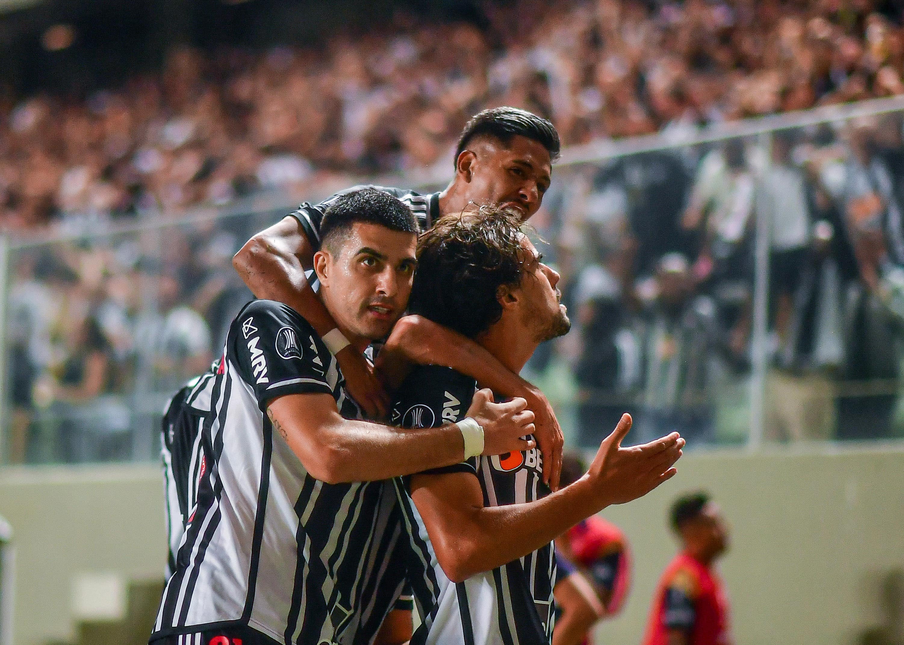 Depois de se desfazer do meio-campo multicampe&atilde;o, Atl&eacute;tico-MG conseguiu terminar o ano bem na posi&ccedil;&atilde;o