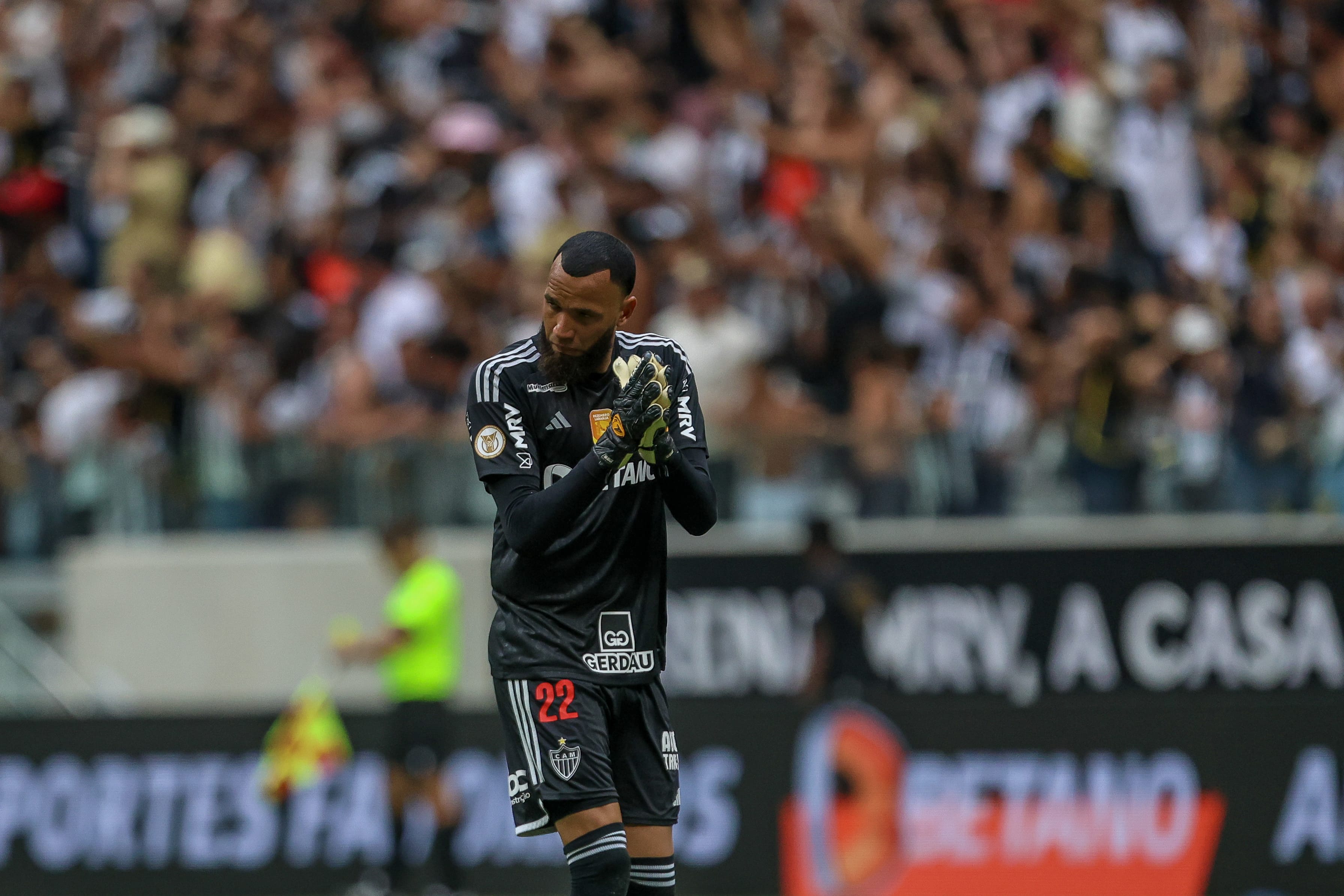 Repleto de milagres, Everson viveu seu melhor ano no Atl&eacute;tico-MG em 2023