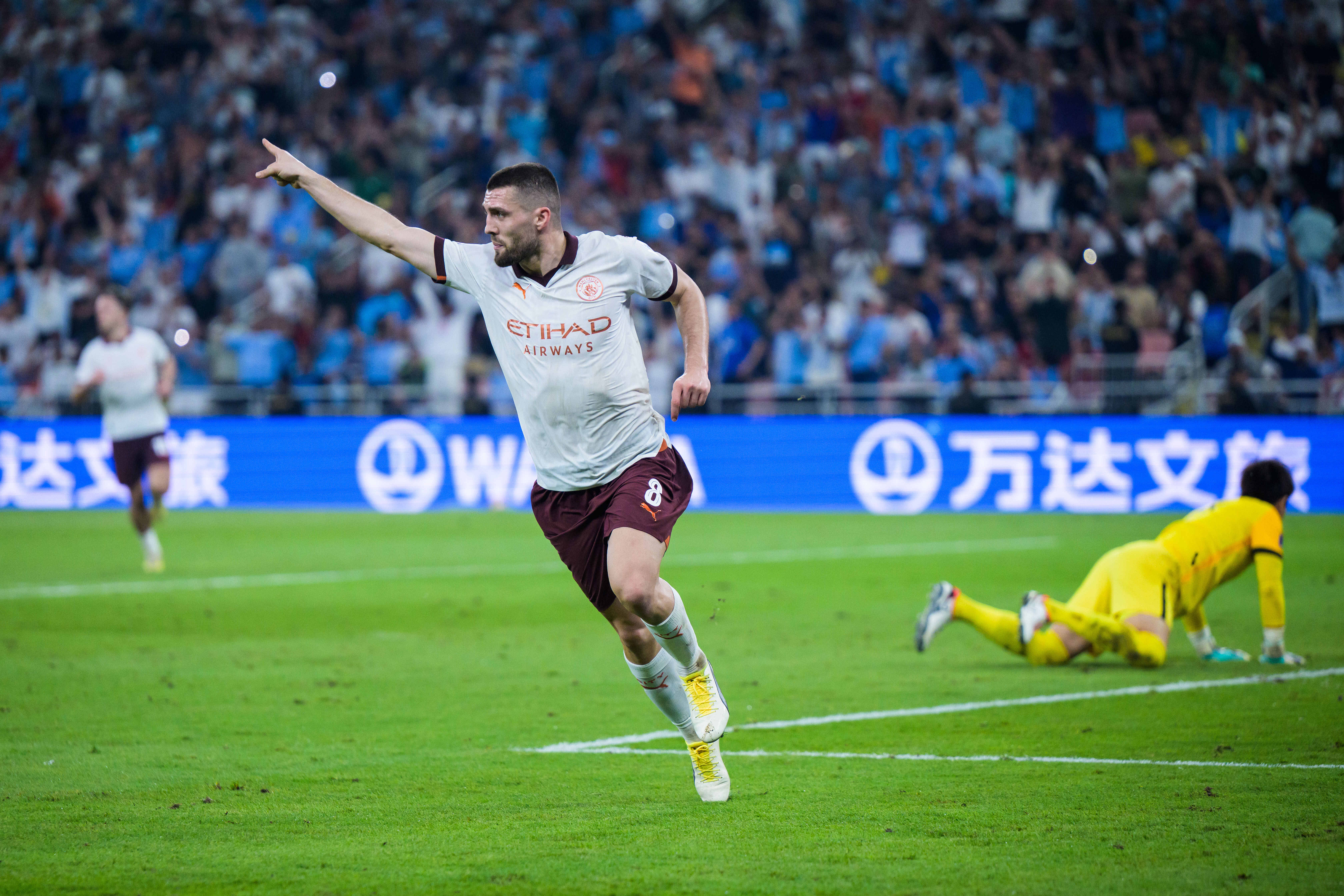 O Manchester City n&atilde;o precisou nem sair do ritmo de treino para vencer o Urawa Reds e chegar &agrave; final do Mundial