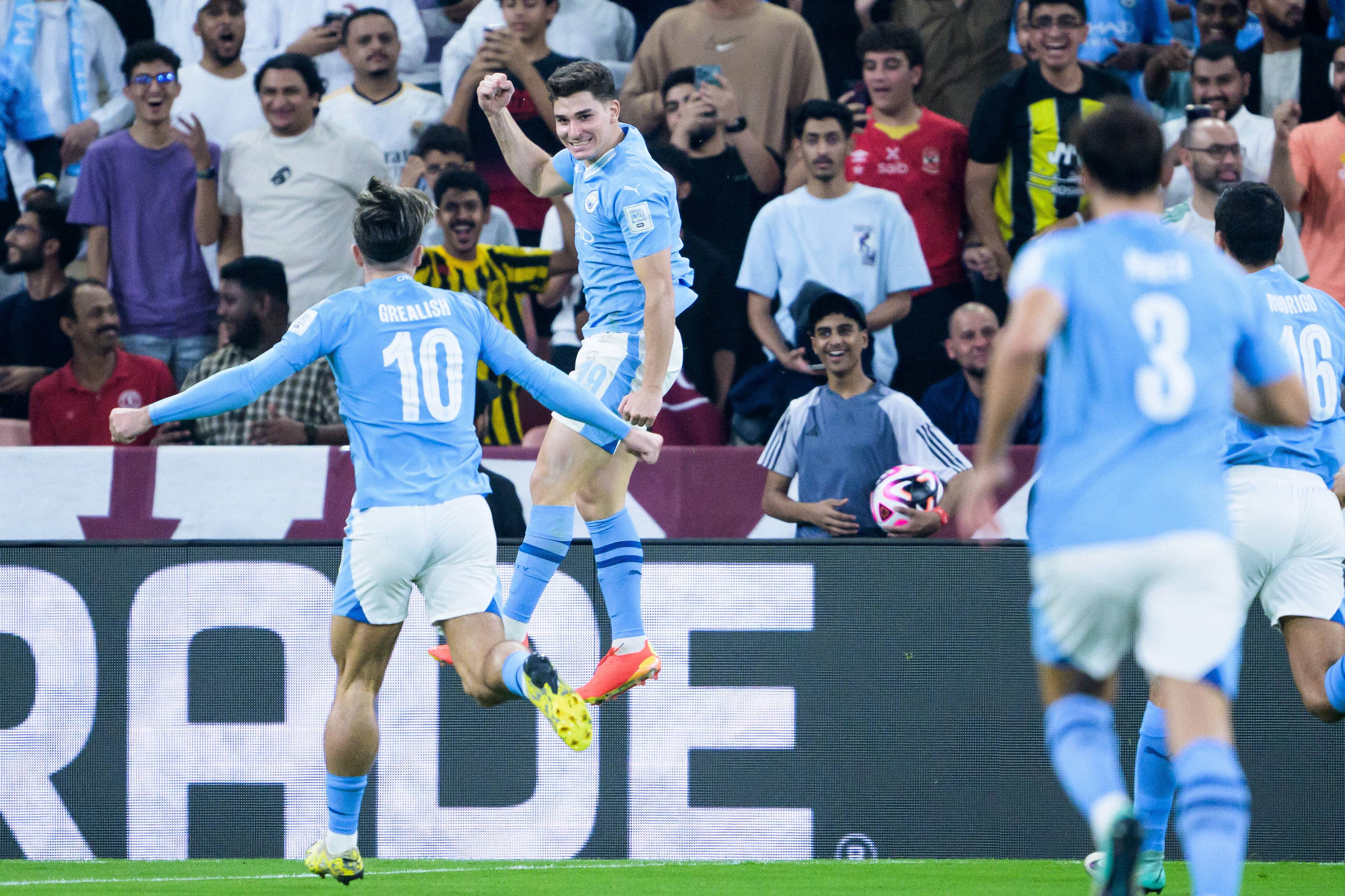 Manchester City goleou um corajoso mas insuficiente Fluminense e &eacute; dono do mundo