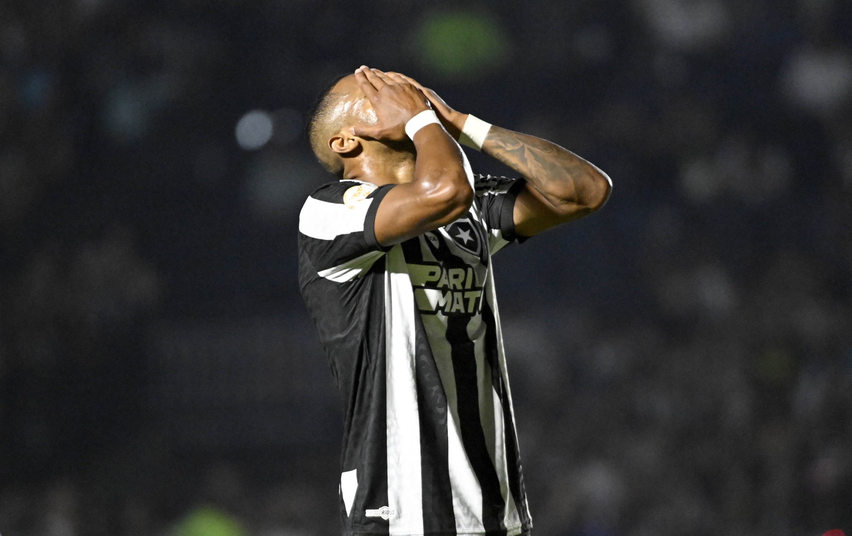 Botafogo conseguiu o imposs&iacute;vel e tem chances minguadas de ficar no G4