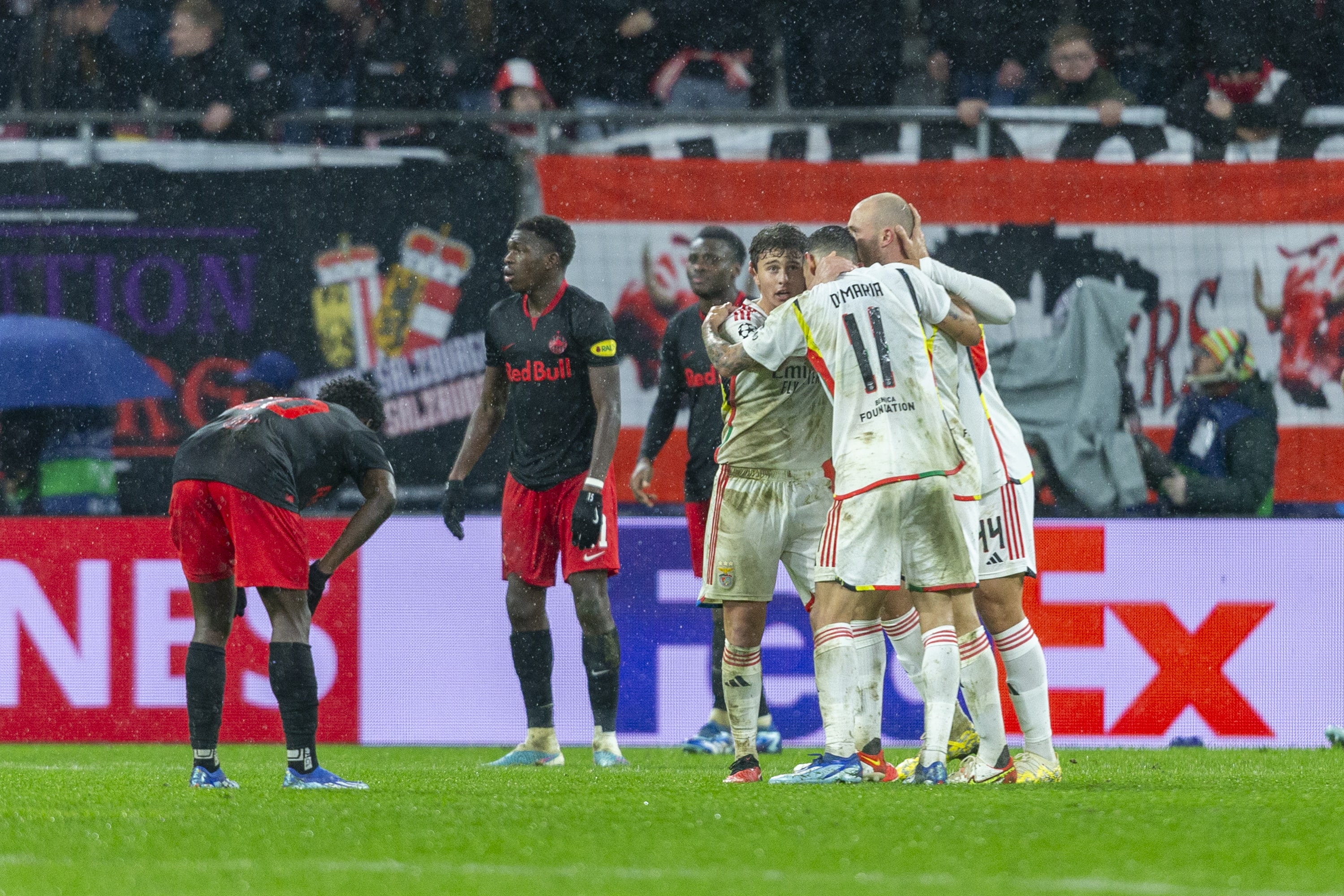 Di Maria tem noite m&aacute;gica e Arthur Cabral se redime com gol que leva o Benfica para a Liga Europa