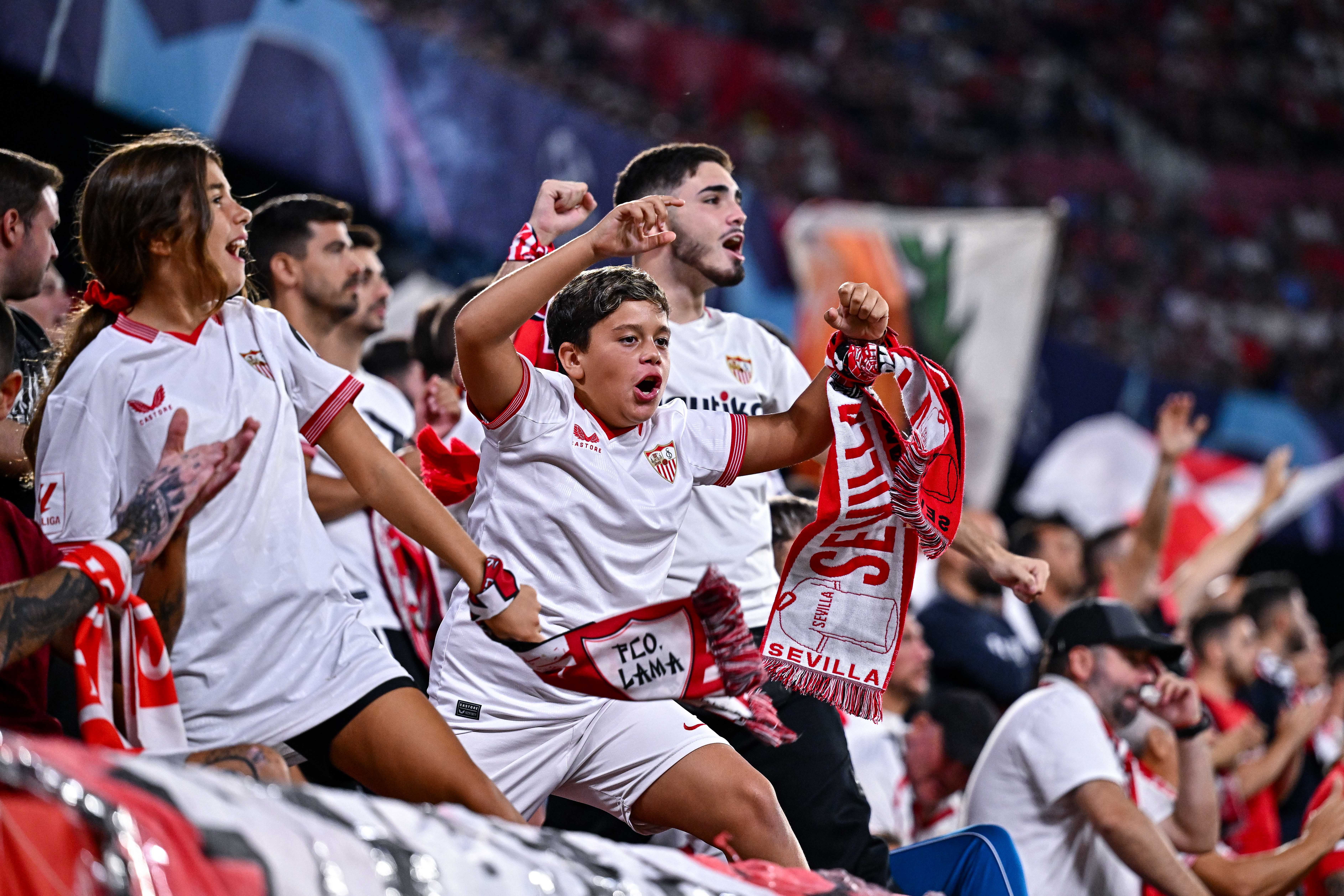 Governo franc&ecirc;s pro&iacute;be presen&ccedil;a de torcedores do Sevilla em decis&atilde;o contra Lens pela Champions League