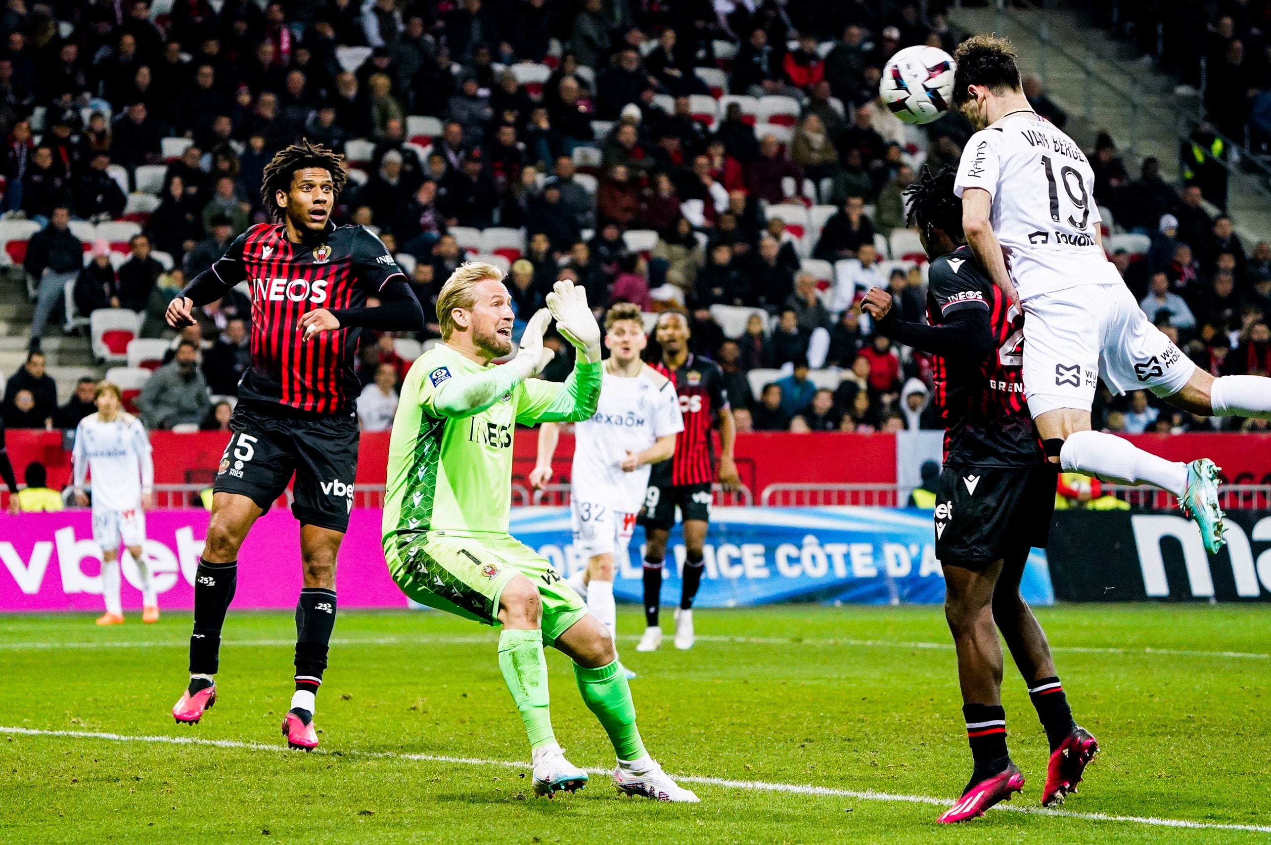 Nice x Reims marca encontro de t&eacute;cnicos jovens e com ideias bem claras em meio a uma tens&atilde;o na Ligue 1