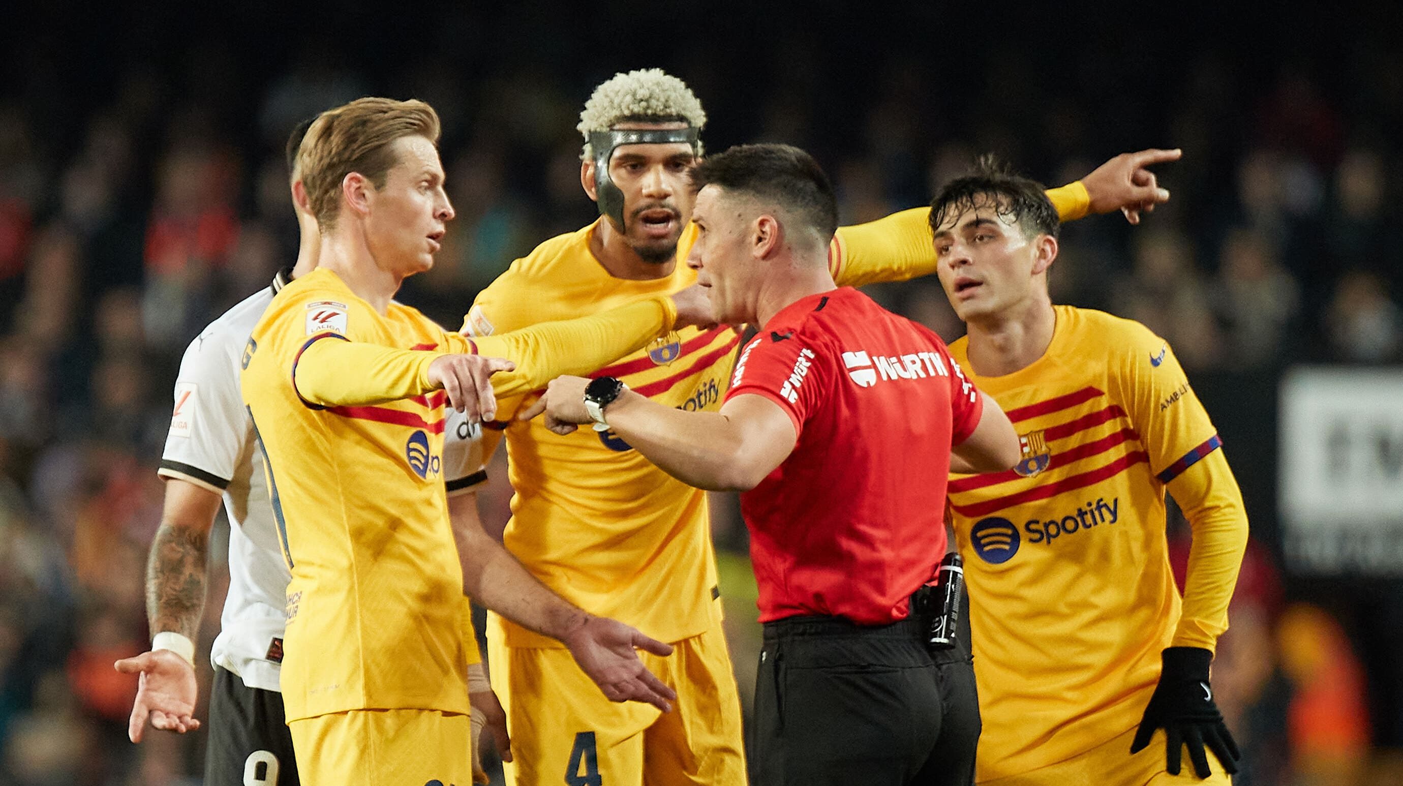 T&aacute; Duro, dorme: Barcelona leva banho de &aacute;gua fria em empate com Valencia e aumenta drama em La Liga