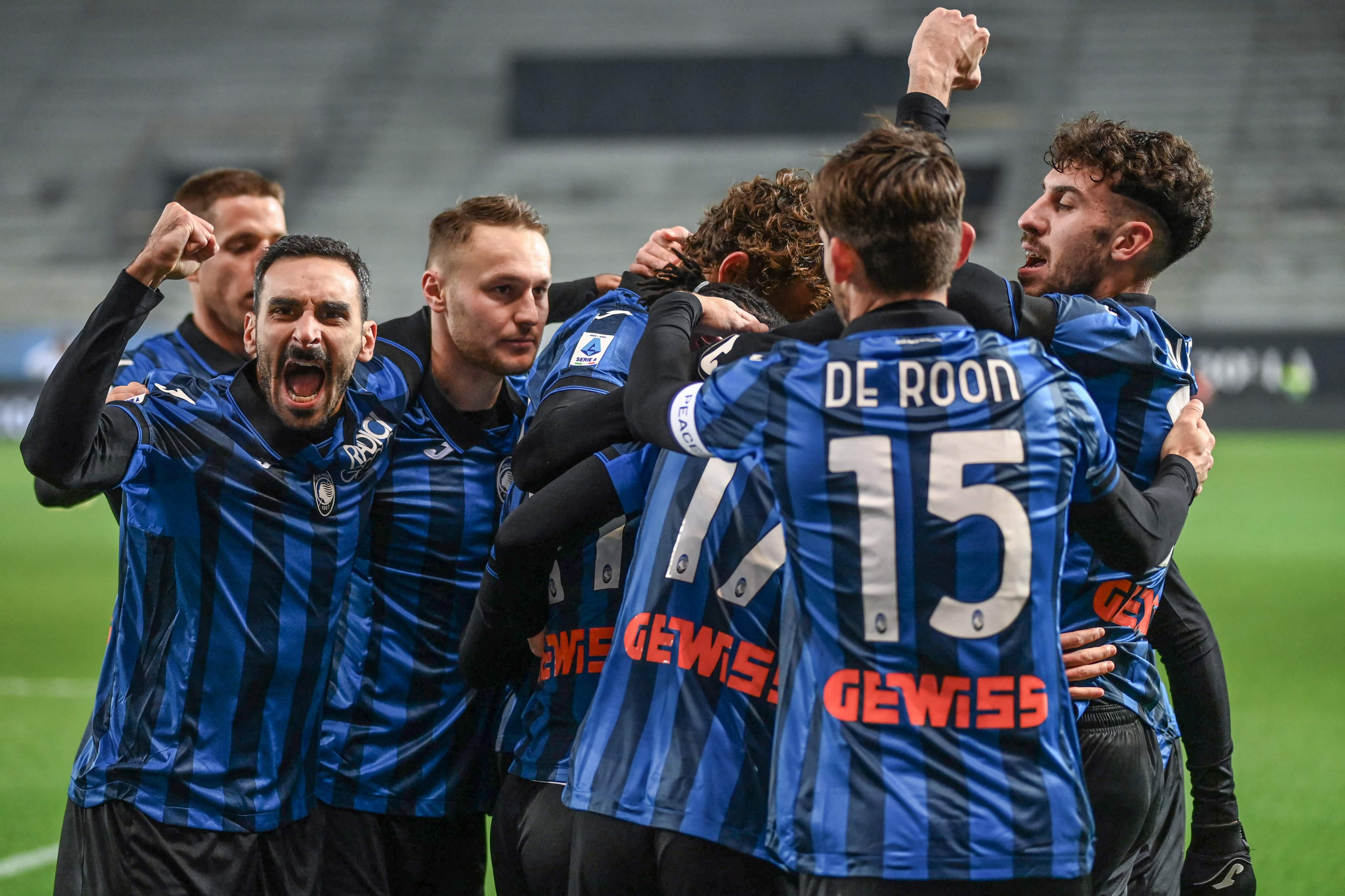 Atalanta venceu o Milan, chutou a freguesia para l&aacute; e de quebra se firmou no topo da tabela