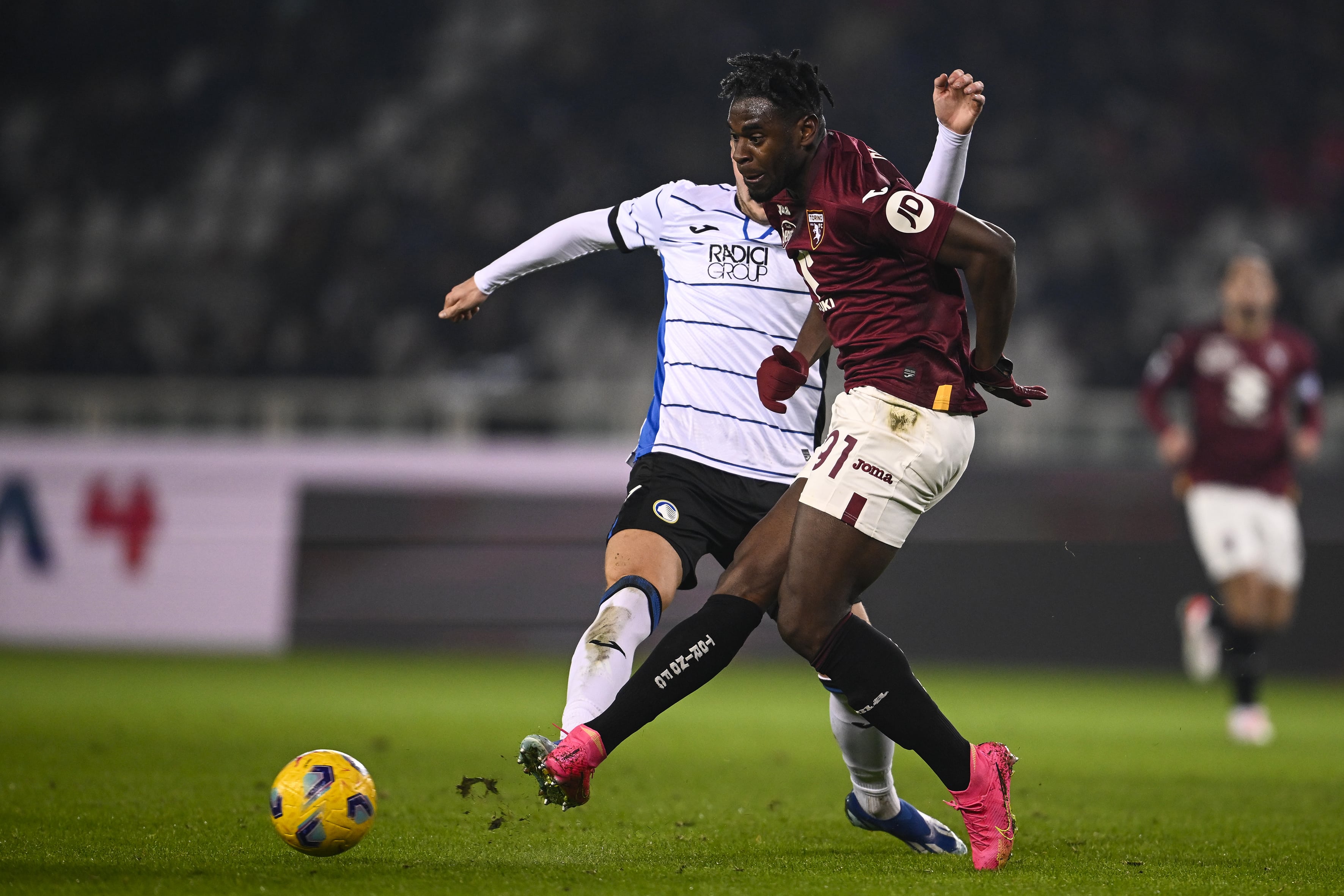 Arrependida, Atalanta? Emprestado, Zapata sacramenta vit&oacute;ria do Torino na Serie A