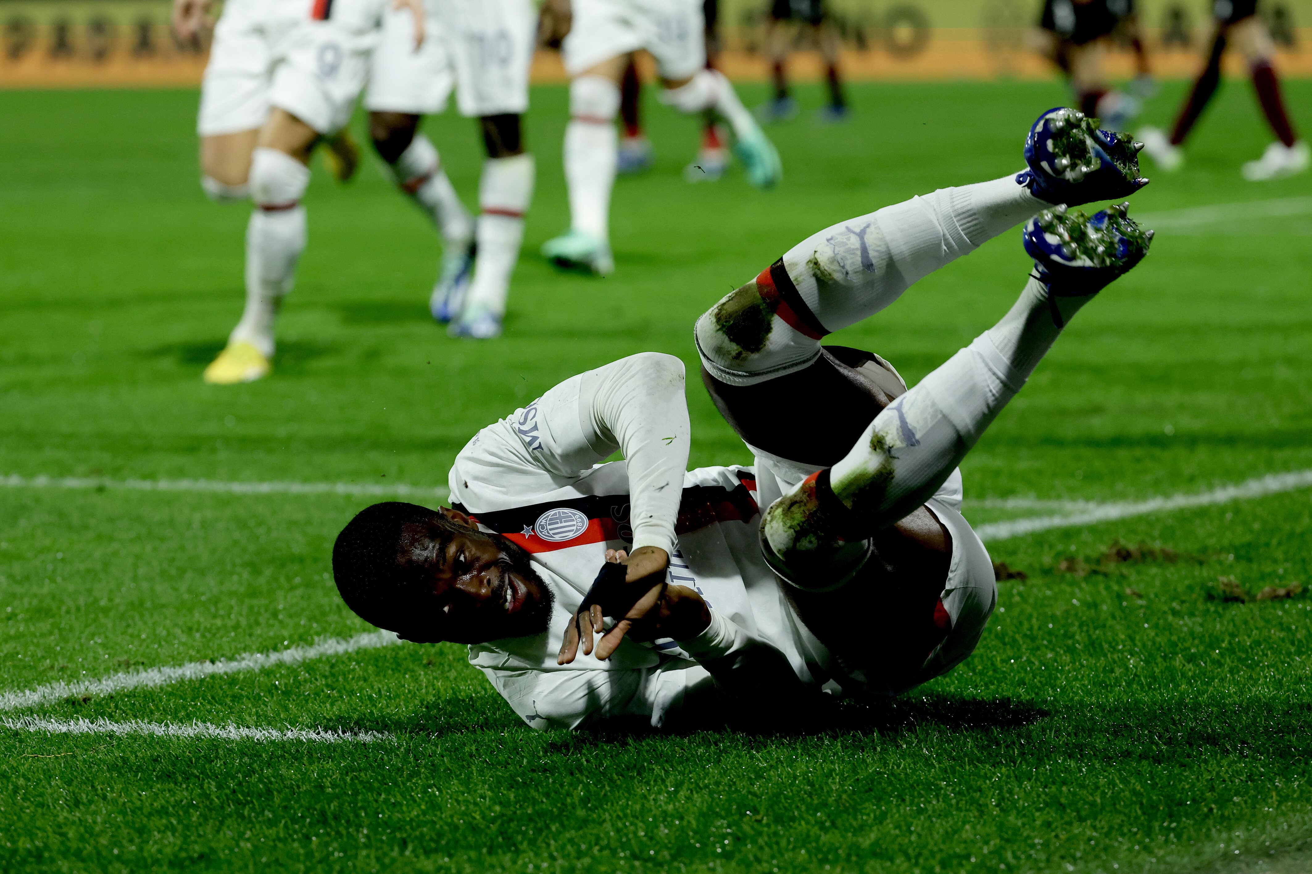 Milan chega a bizarras 30 les&otilde;es em 4 meses e Pioli vive inferno para montar sua defesa