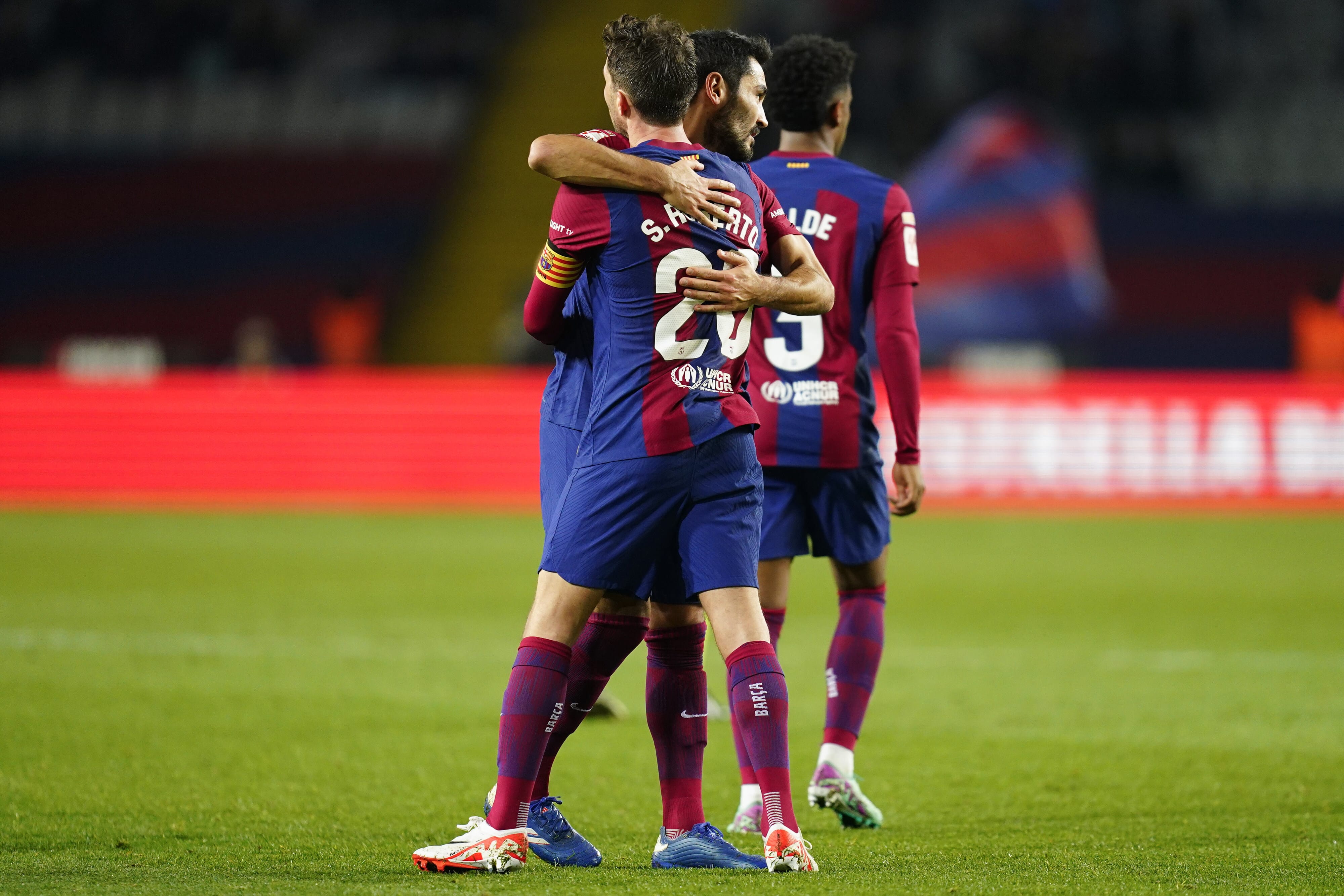 Barcelona sofre mas entra na rota das vit&oacute;rias em partida marcada por defesas incr&iacute;veis do goleiro do Alme&iacute;ra