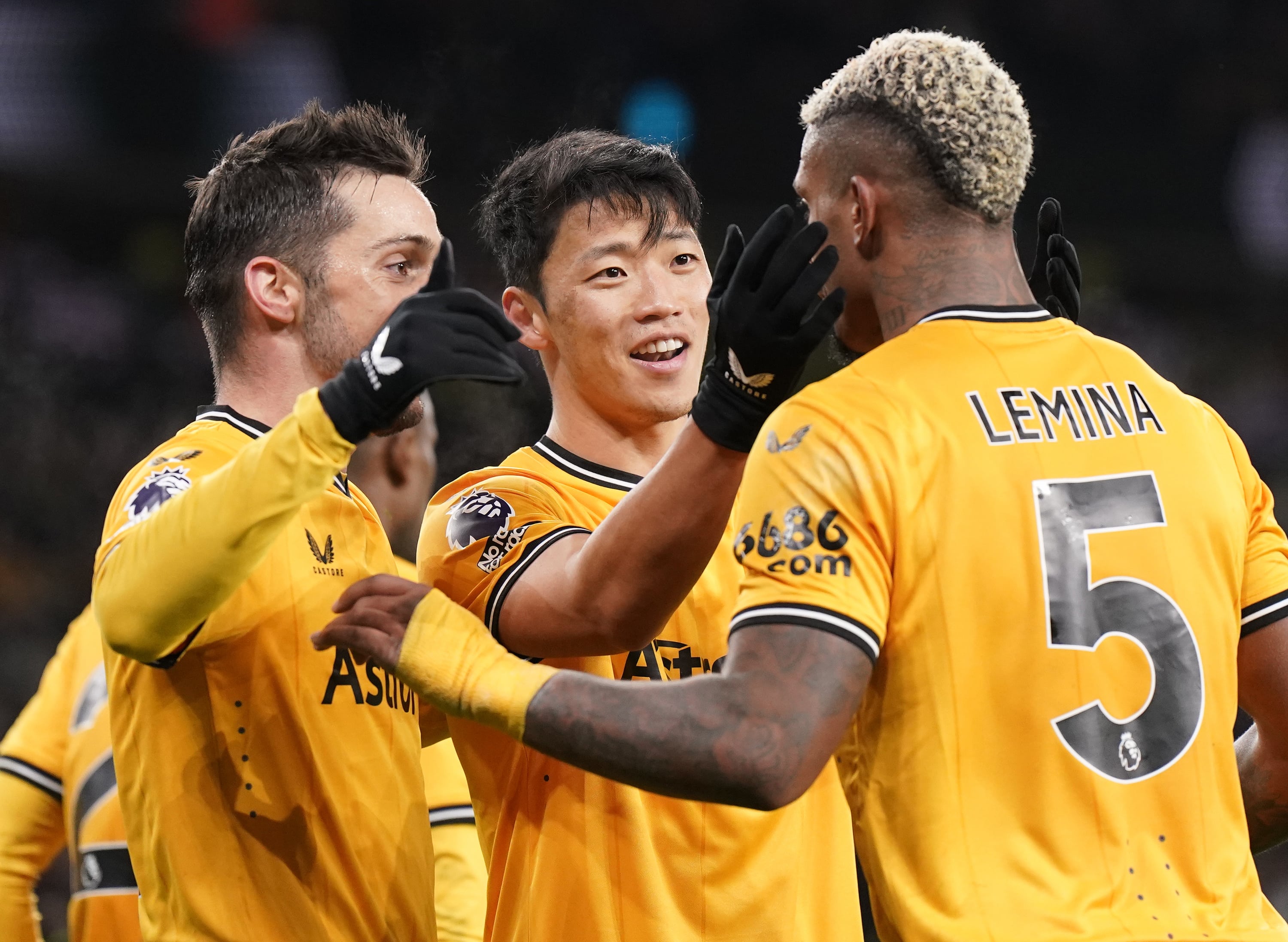 Hwang Hee-chan garante vit&oacute;ria do Wolverhampton sobre o Burnley, mas o brilho real foi de outro nome