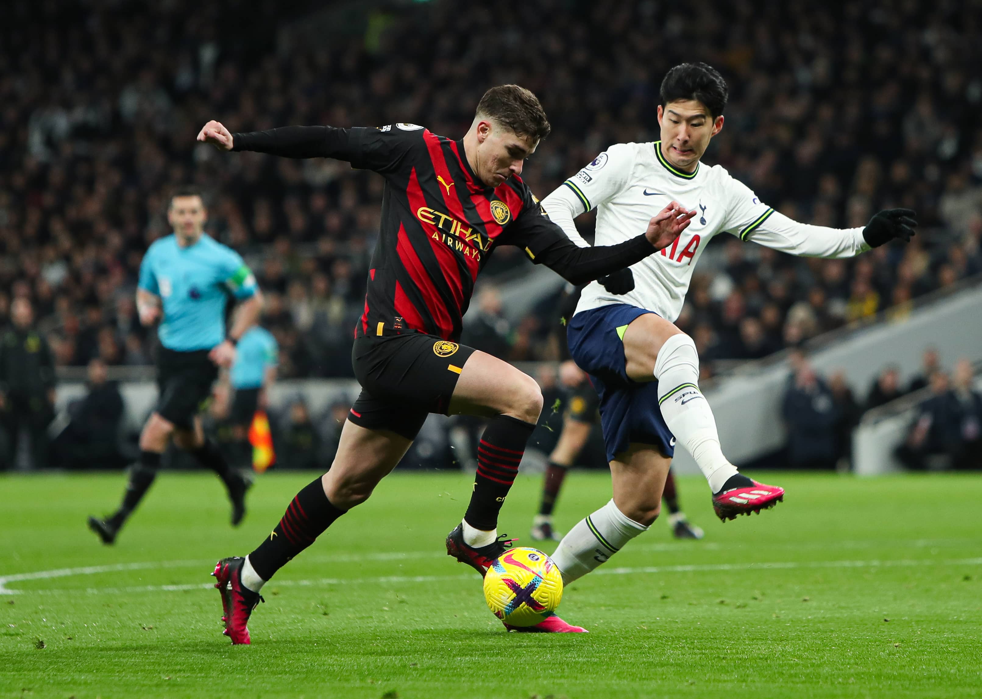 &lsquo;Angeball&rsquo; do Tottenham ser&aacute; posto &agrave; prova diante de um embalado Manchester City na Premier League