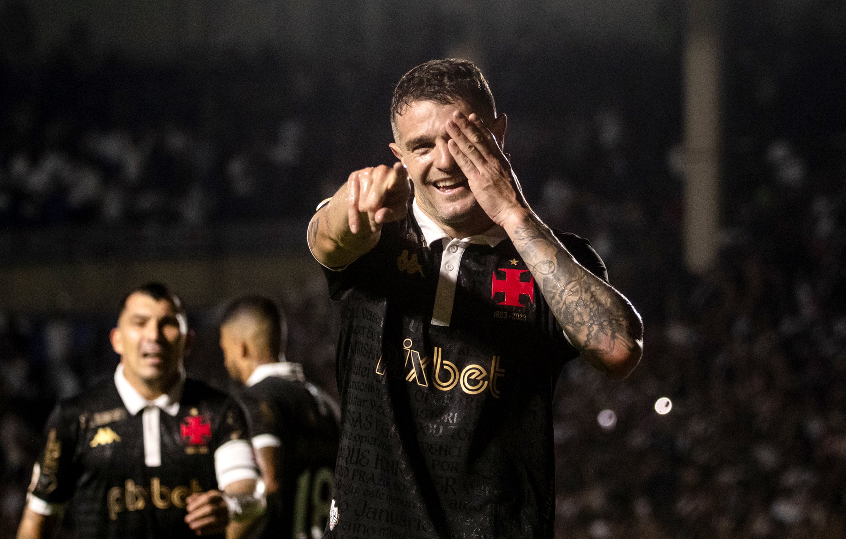 Da frustra&ccedil;&atilde;o com Pedro Raul ao artilheiro Vegetti: mudan&ccedil;a no ataque simboliza o 2023 do Vasco