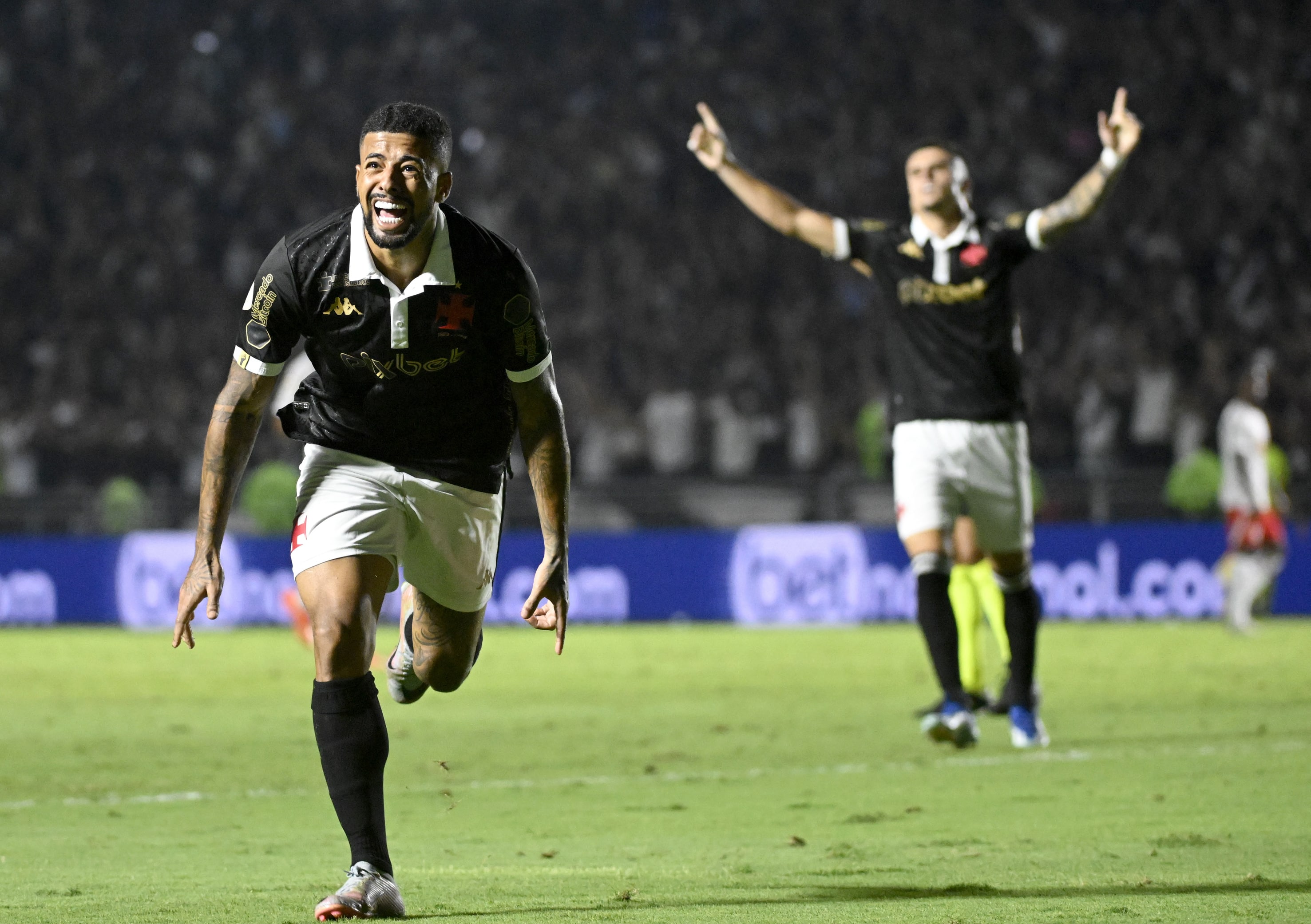 Drama at&eacute; os minutos finais da &uacute;ltima rodada representa Brasileiro ruim, mas valente, do Vasco