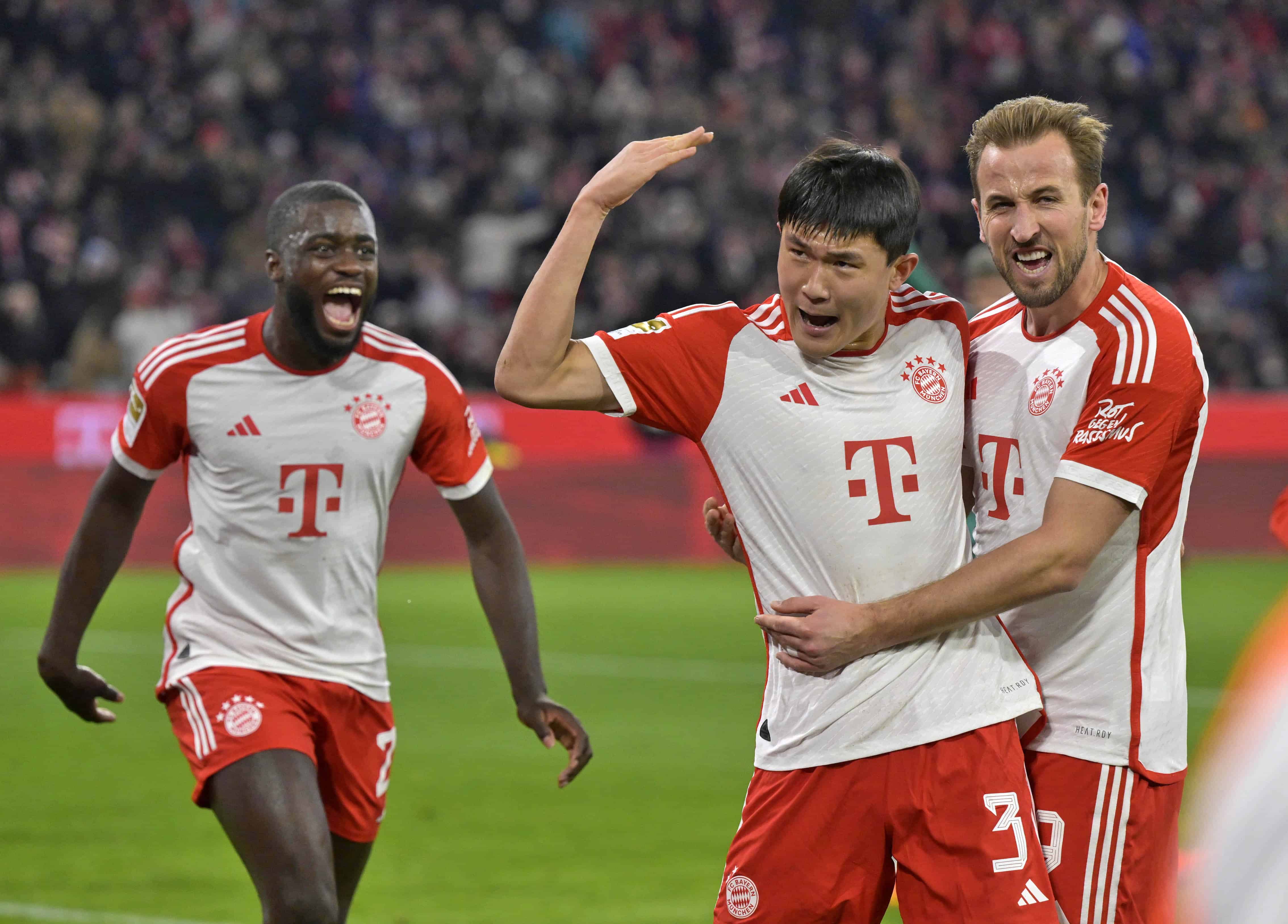 Kane chega a assustadores 51 gols no ano, Bayern de Munique varre Stuttgart e se mant&eacute;m na briga pela lideran&ccedil;a