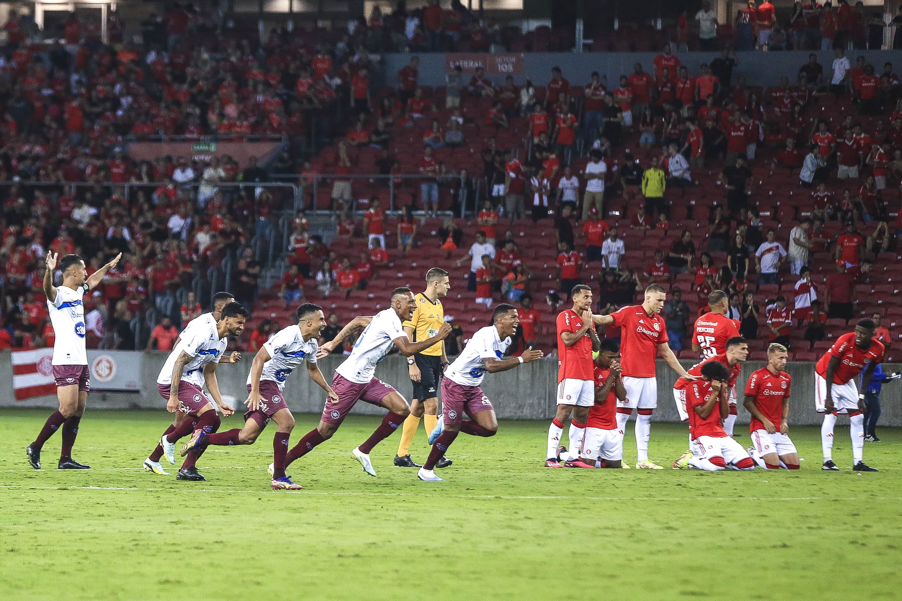 Incapaz de chegar &agrave; final do Campeonato Ga&uacute;cho, Internacional ainda protagonizou cenas lament&aacute;veis ap&oacute;s elimina&ccedil;&atilde;o para o Caxias