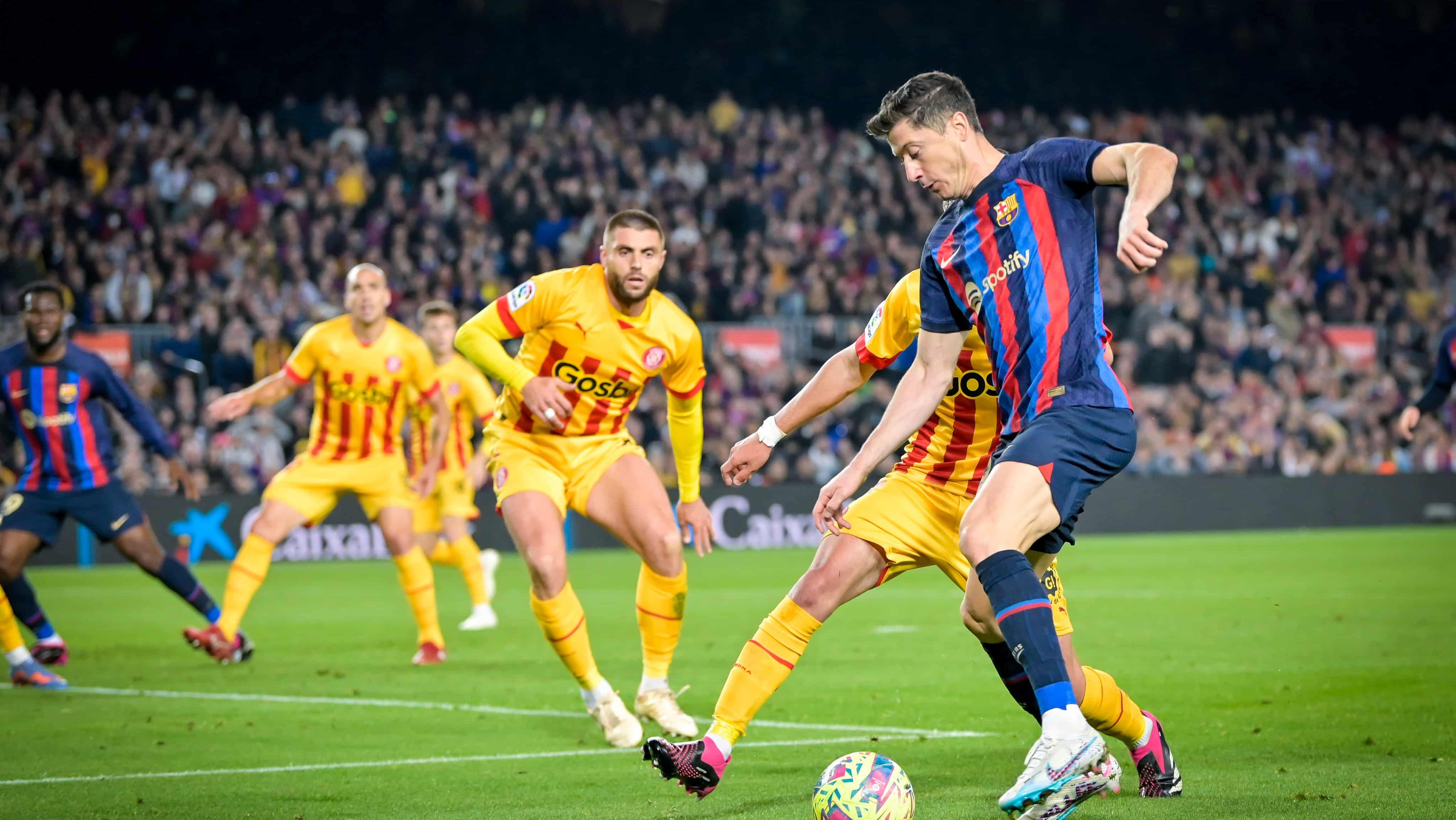 O Barcelona, quem diria, enfrenta o Girona para n&atilde;o deixar o advers&aacute;rio abrir muita dist&acirc;ncia