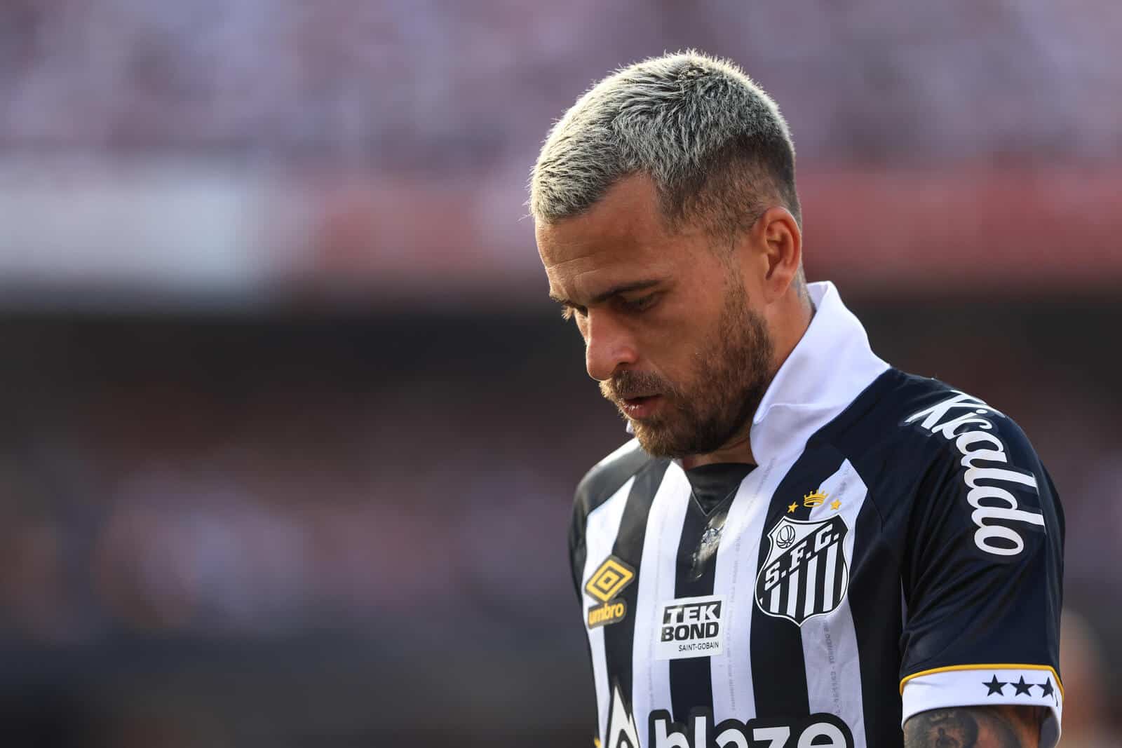 Ao apostar em Lucas Lima para 2023, Santos concordou com a lei do m&iacute;nimo esfor&ccedil;o no seu meio-campo