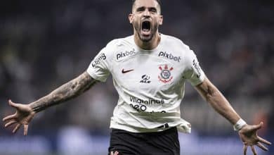 Sem &iacute;dolos e iniciando a reformula&ccedil;&atilde;o prometida pela nova gest&atilde;o, Corinthians vai penar para achar reposi&ccedil;&otilde;es
