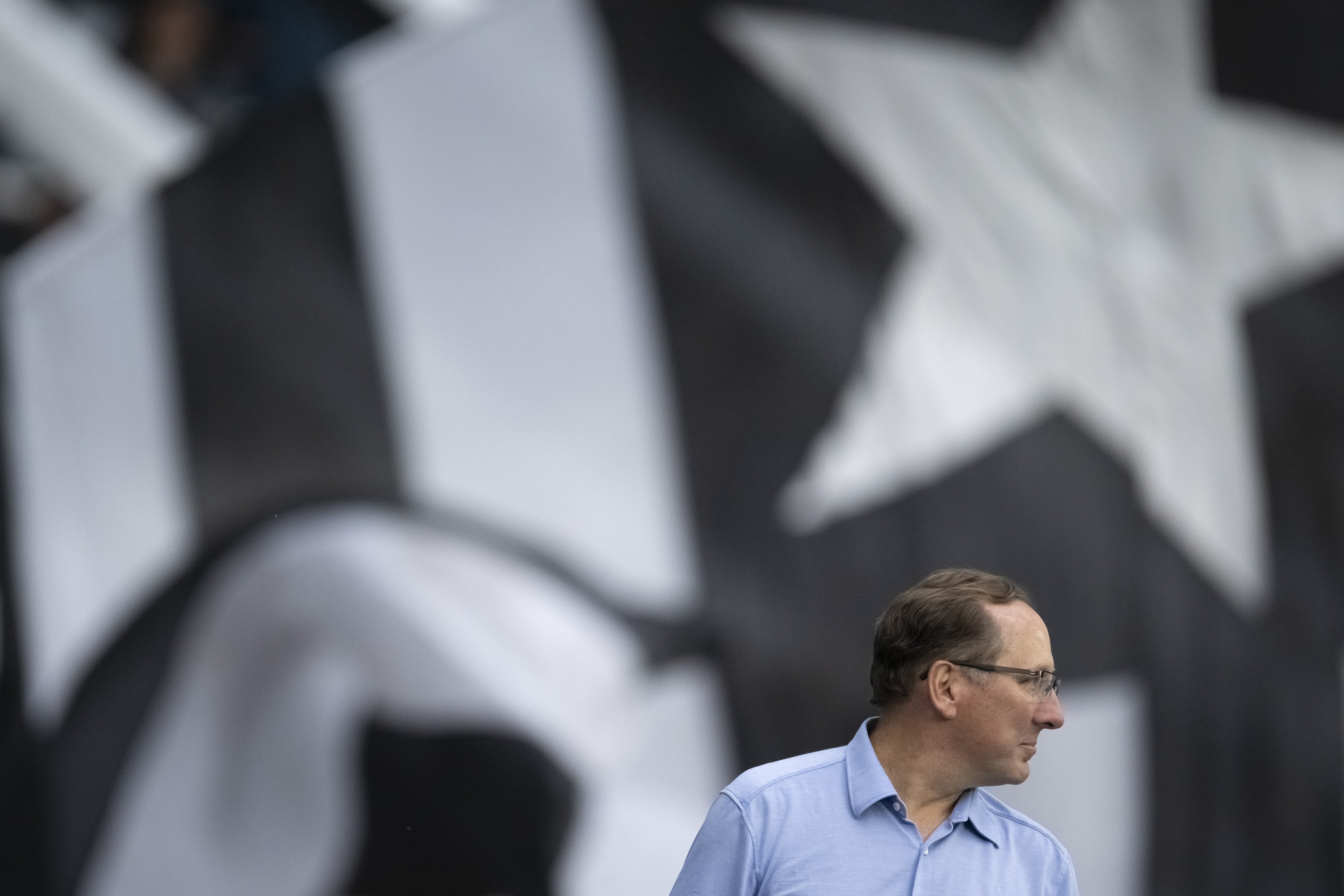 Sem t&iacute;tulo e sem muita vergonha, Botafogo e Textor insistem em teoria da conspira&ccedil;&atilde;o pr&oacute;-Palmeiras