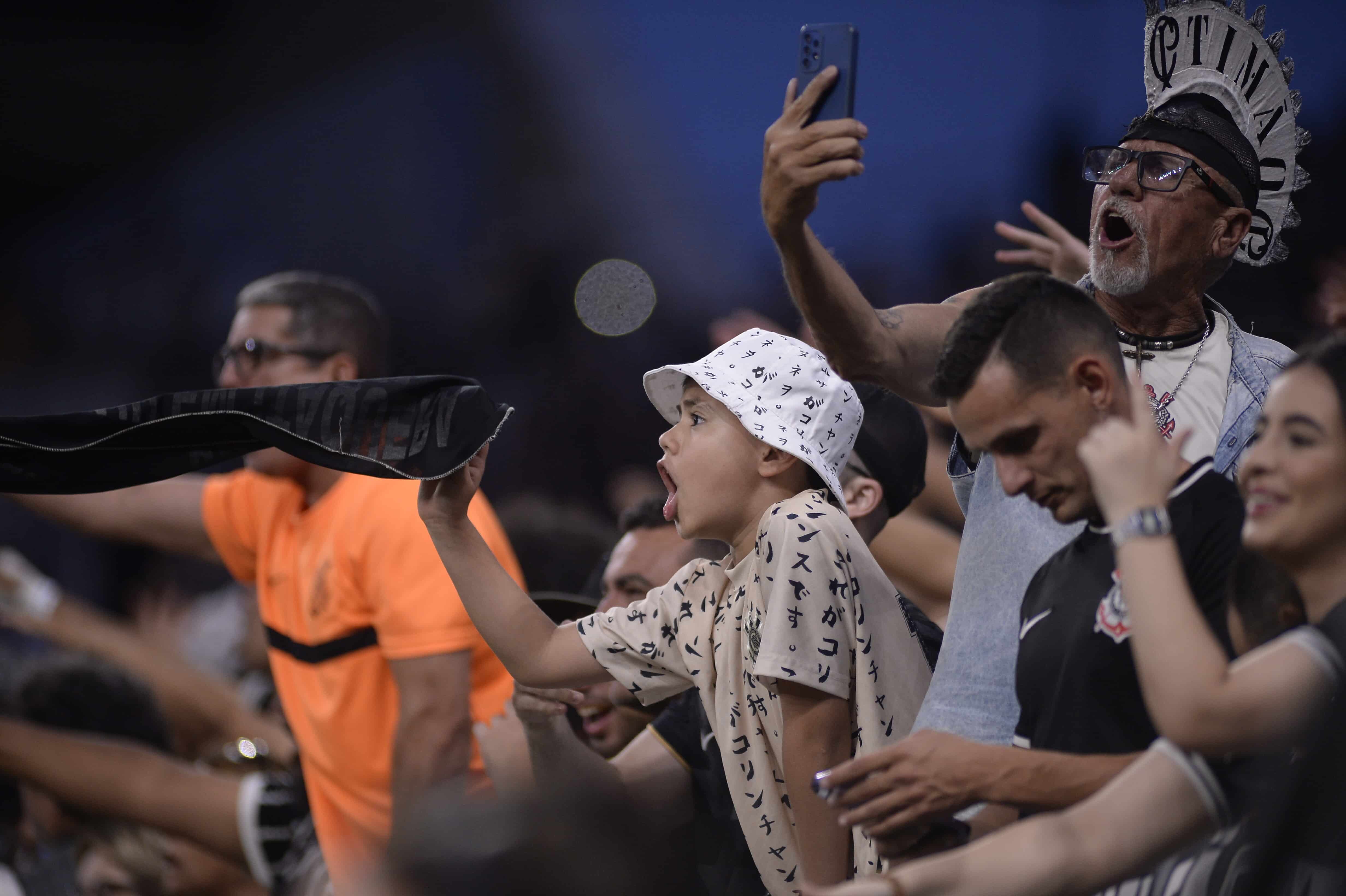 Depois de uma temporada dif&iacute;cil, o Corinthians parece caminhar para um 2024 t&atilde;o complicado quanto (ou at&eacute; pior)