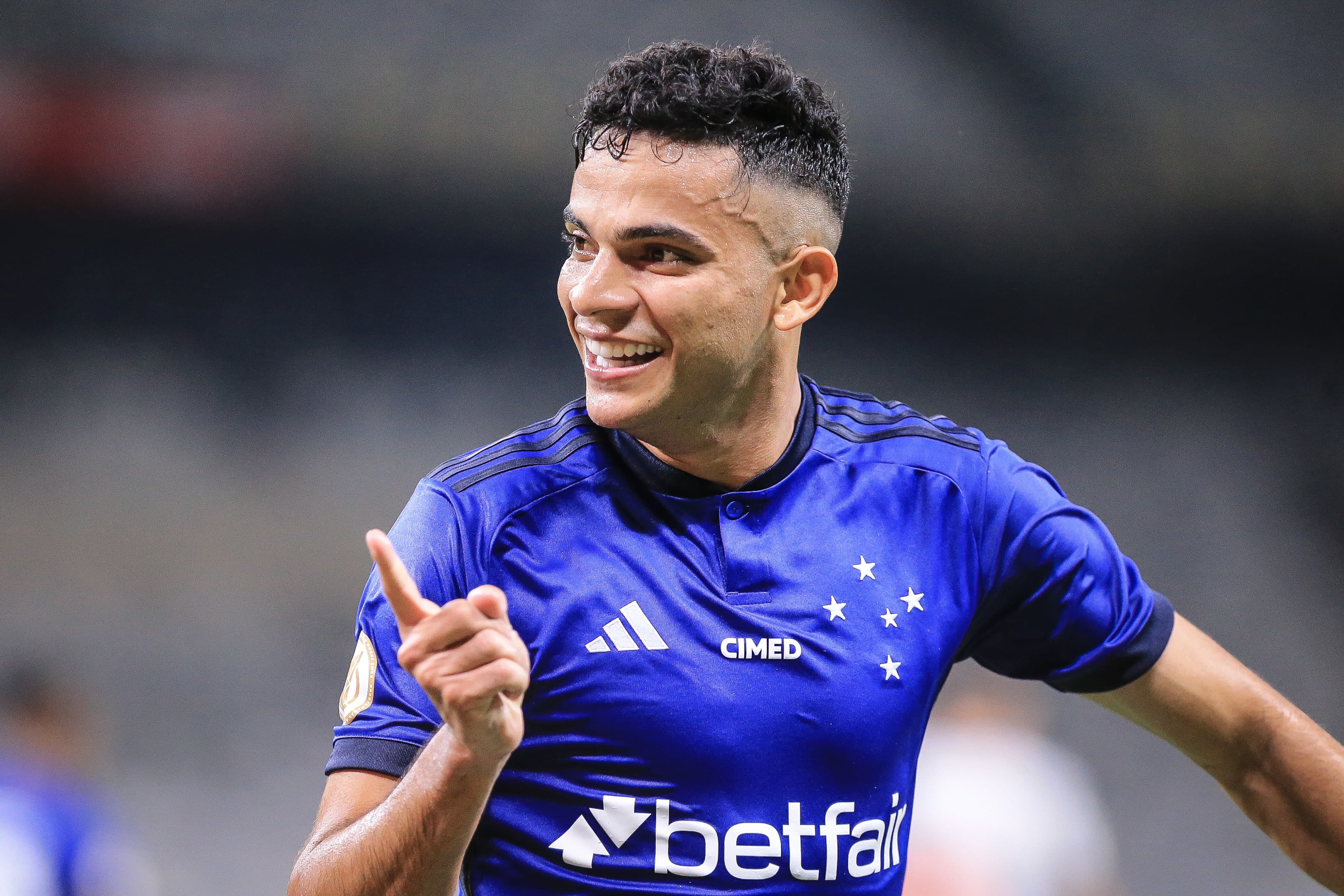 Palmeiras ganha op&ccedil;&atilde;o pela esquerda, conclus&atilde;o de m&eacute;dia dist&acirc;ncia e cobrador de p&ecirc;naltis, com Bruno Rodrigues