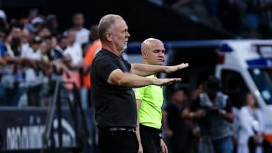 Mano Menezes n&atilde;o v&ecirc; problema de gest&atilde;o e fala que bicho para ganhar do Corinthians era grande