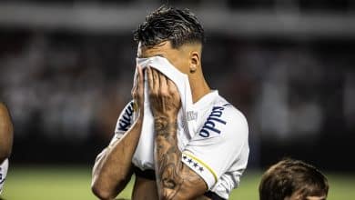 Trag&eacute;dia consumada: Santos perde para o Fortaleza e sela rebaixamento hist&oacute;rico em plena Vila Belmiro