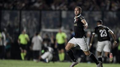 Com drama e her&oacute;i improv&aacute;vel, Vasco vence o RB Bragantino e escapa do rebaixamento no Brasileiro