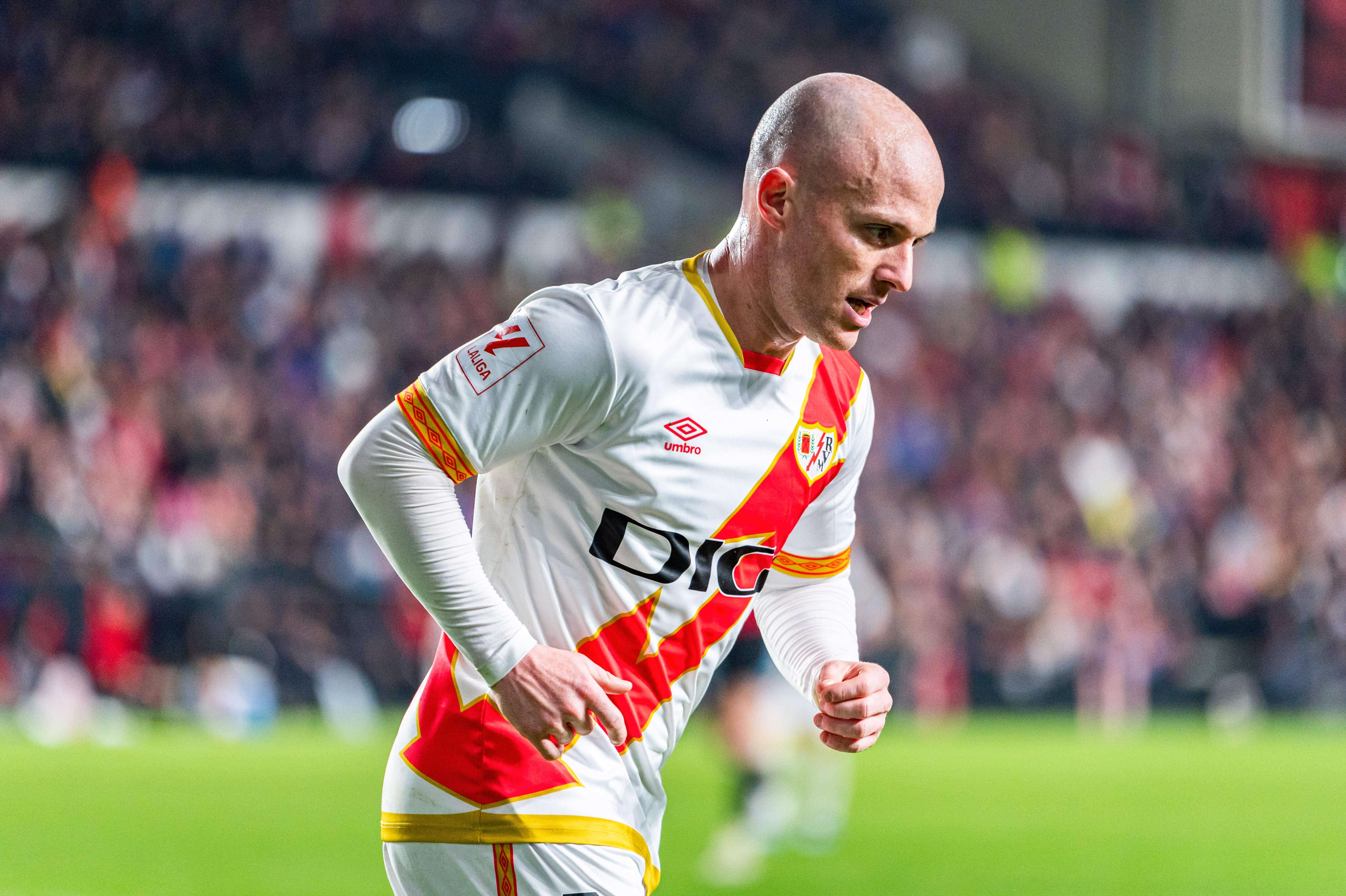 &lsquo;Achei que ia ter um ataque card&iacute;aco e morrer&rsquo;: jogador do Rayo Vallecano abre o jogo sobre sa&uacute;de mental