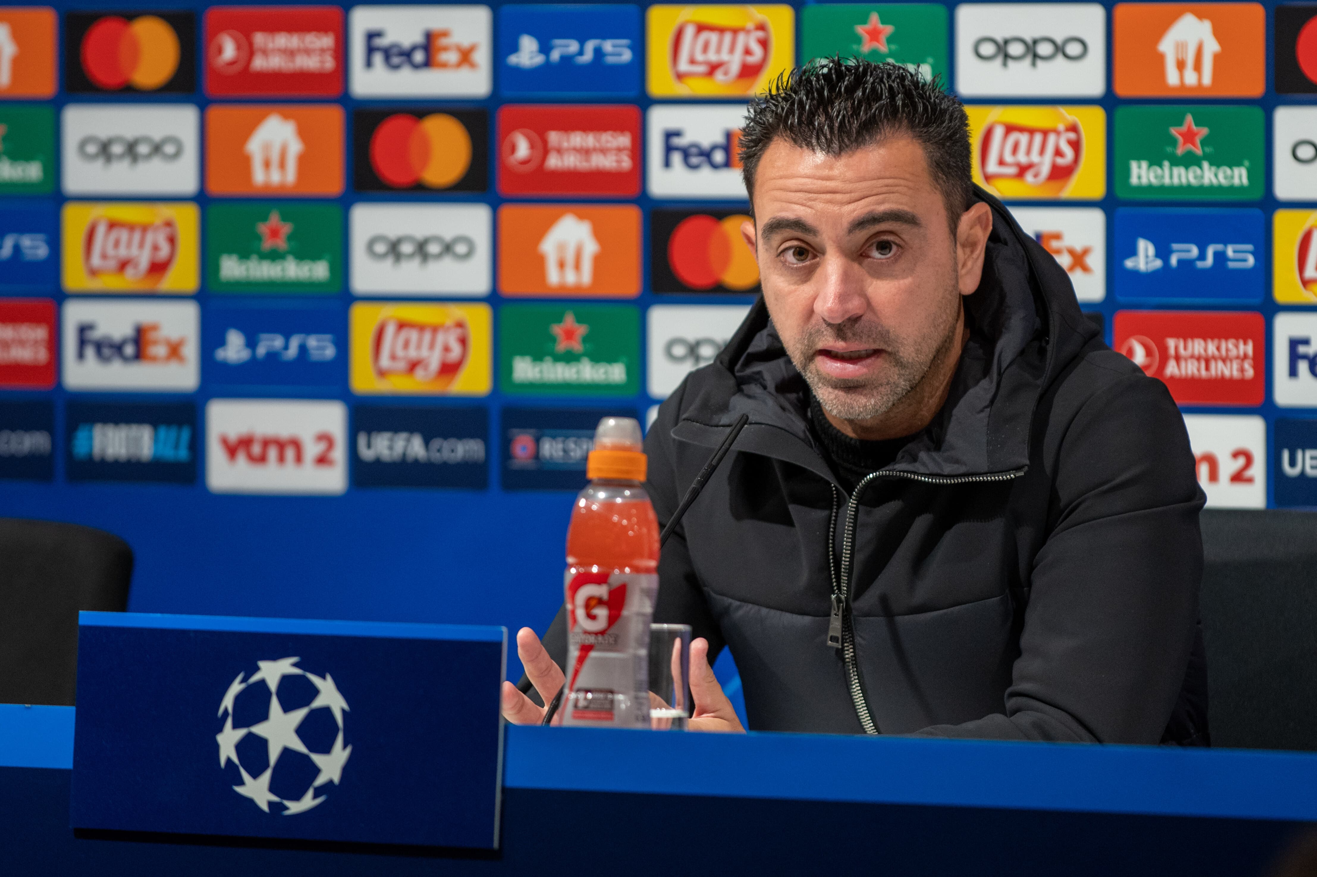 Xavi est&aacute; triste com a imprensa: &lsquo;Ningu&eacute;m me parabenizou pela classificac&atilde;o na Champions&rsquo;