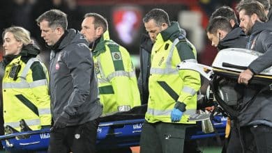 Bornemouth x Luton Town &eacute; interrompido ap&oacute;s Tom Lockyer sofrer parada card&iacute;aca no gramado