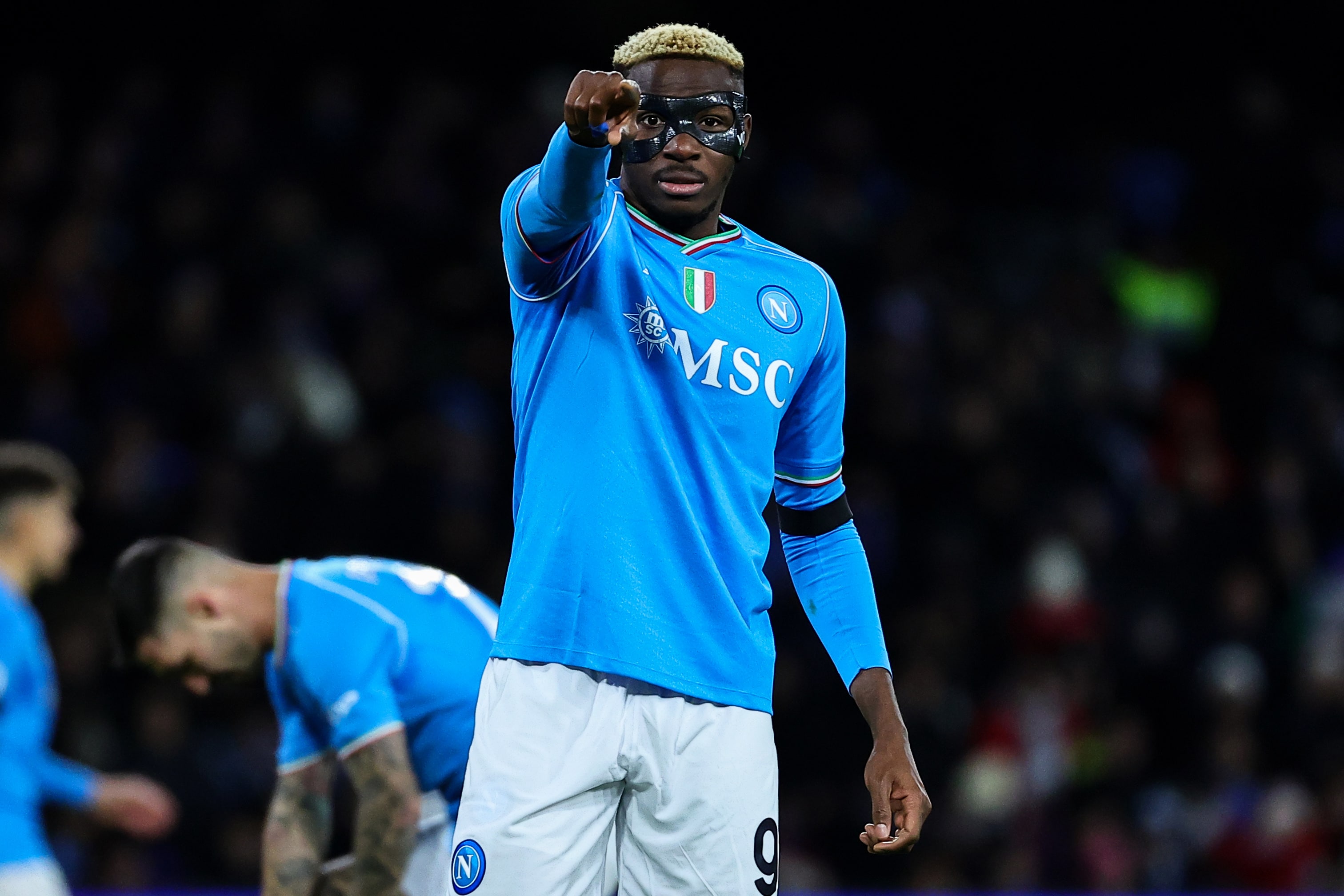 Quem tem Osimhen, n&atilde;o precisa de mais nada: Napoli vence Cagliari no sufoco e respira na Serie A