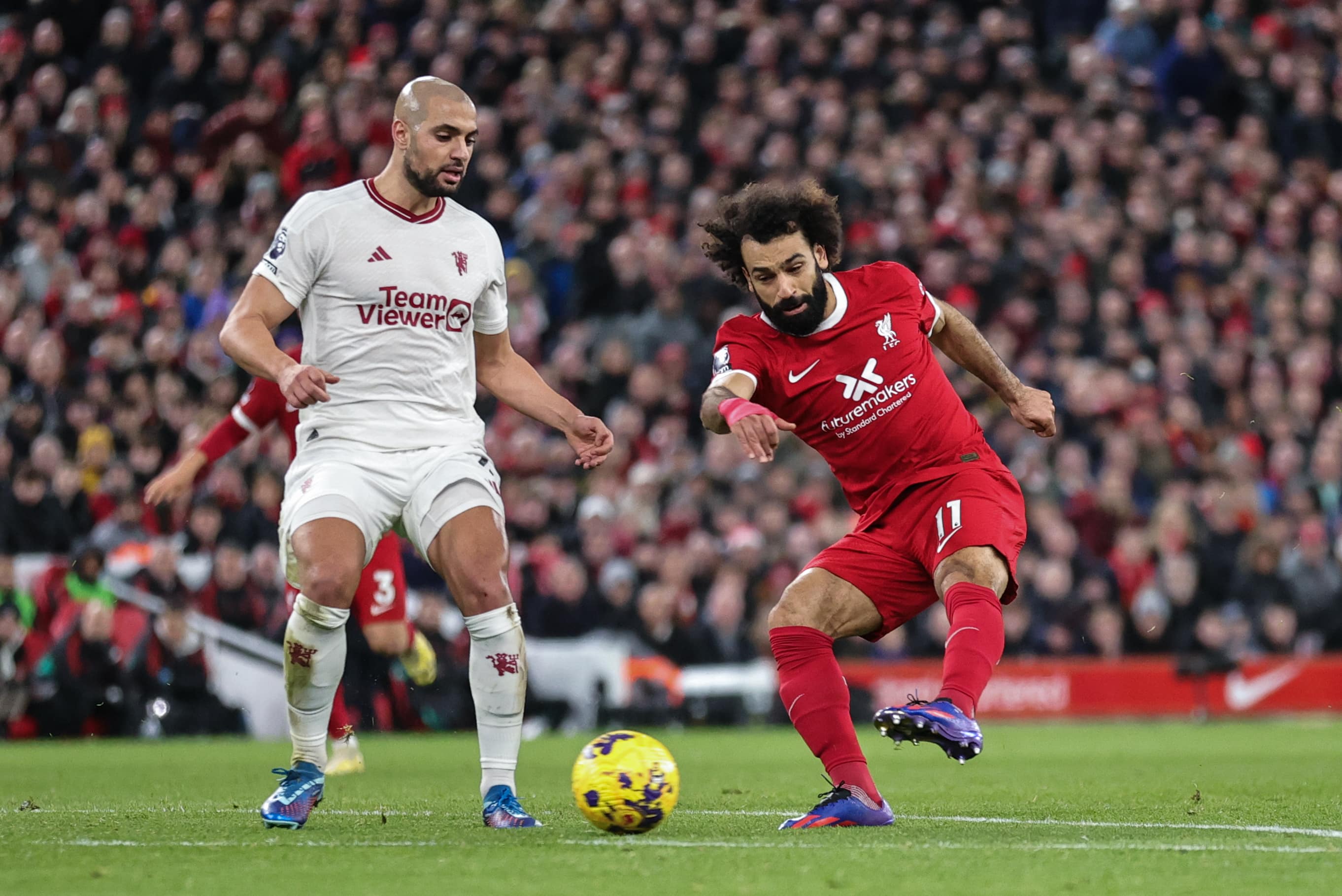 Mesmo em crise, Manchester United segura empate contra o Liverpool e tira o rival da lideran&ccedil;a da Premier League