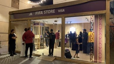 Com apenas 15 cm, miniatura da ta&ccedil;a do Mundial de Clubes custa R$ 755 em loja da Fifa na Ar&aacute;bia Saudita