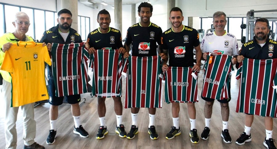 Renato Augusto com Gil e Paulinho no CT Carlos Castilho, em 2016 - Foto: Nelson Perez / Fluminense FC