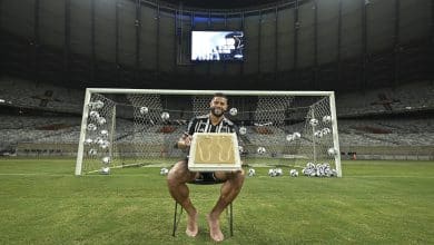Com os p&eacute;s na cal&ccedil;ada da fama do Mineir&atilde;o, Hulk se eterniza ainda mais como um &iacute;dolo de Minas