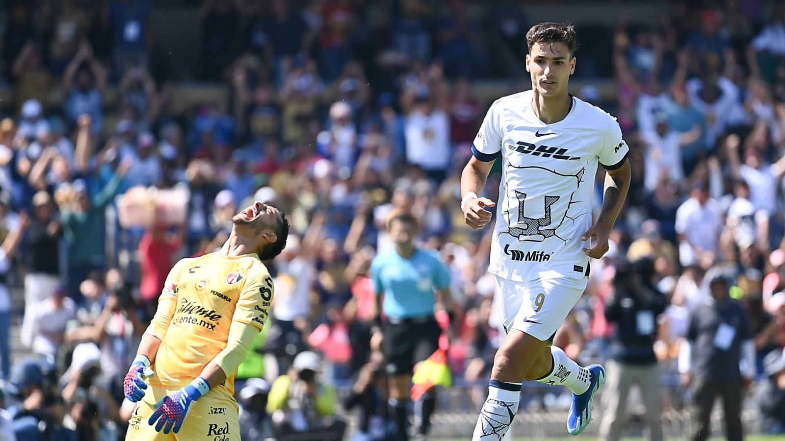 Nicol&aacute;s Larcam&oacute;n antecipa Cruzeiro e anuncia acordo com atacante Juan Dinenno vindo do Pumas