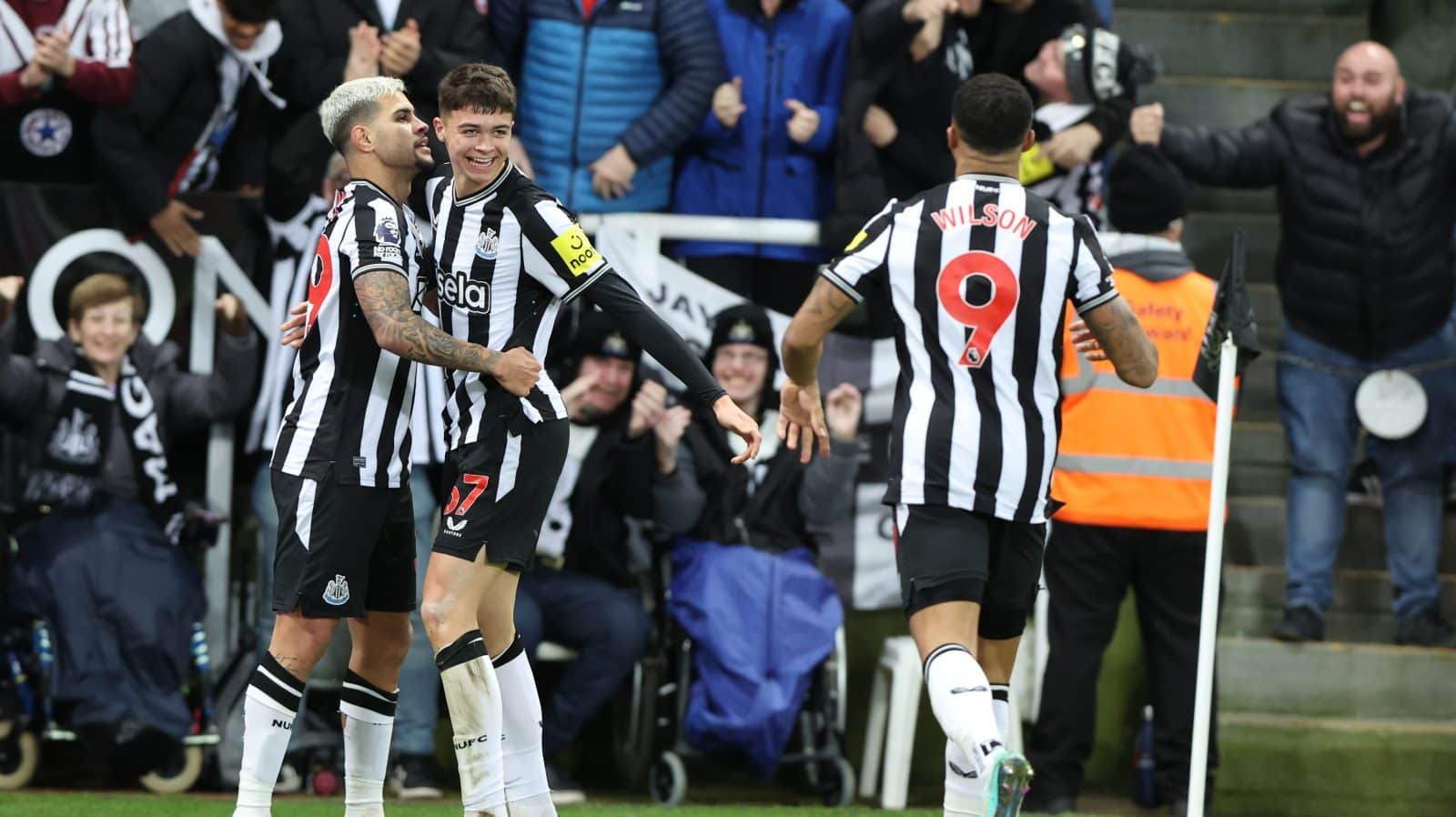 Garoto de 17 anos decide, Almir&oacute;n e Burn marcam e Newcastle bate Fulham por 3 a 0
