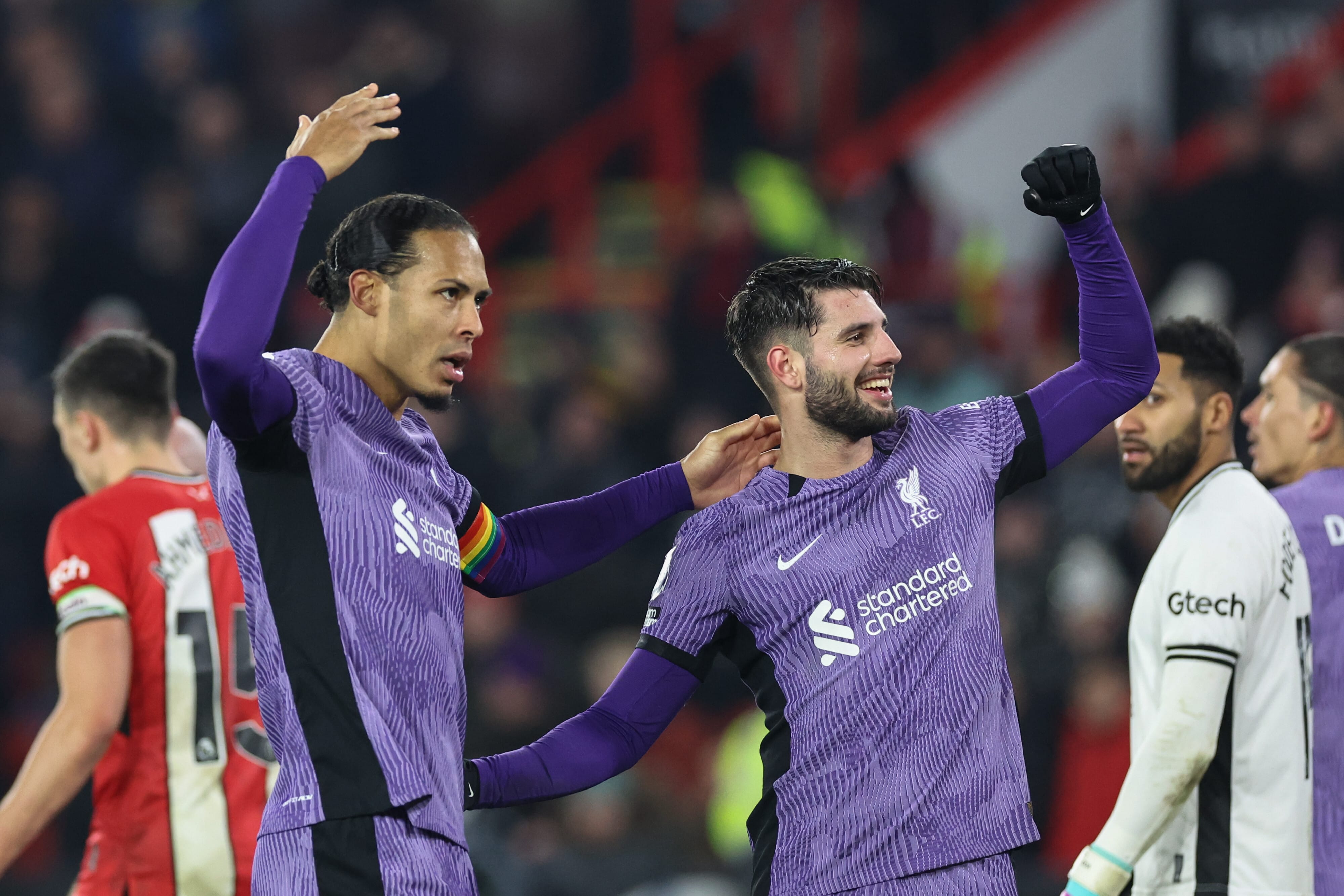 Szoboszlai rouba a cena, Liverpool bate o Sheffield e encosta na lideran&ccedil;a da Premier League