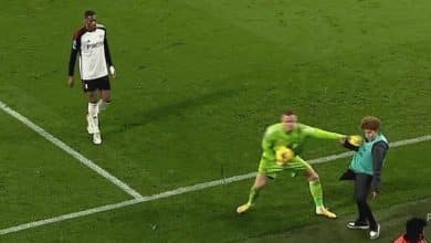 Leno, do Fulham, perde a cabe&ccedil;a e empurra gandula crian&ccedil;a durante derrota para o Bournemouth