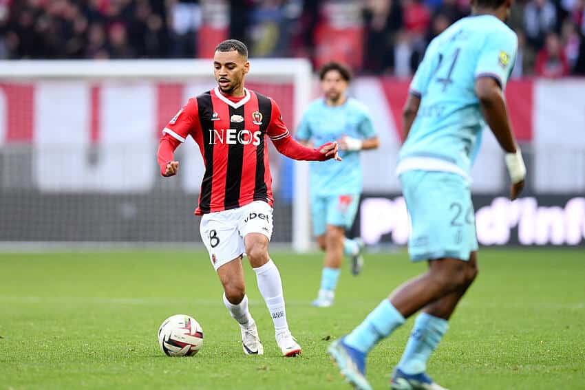 Nice aproveita falha bizarra de goleiro do Reims para vencer por 2 x 1 e voltar a vice-lideran&ccedil;a da Ligue 1