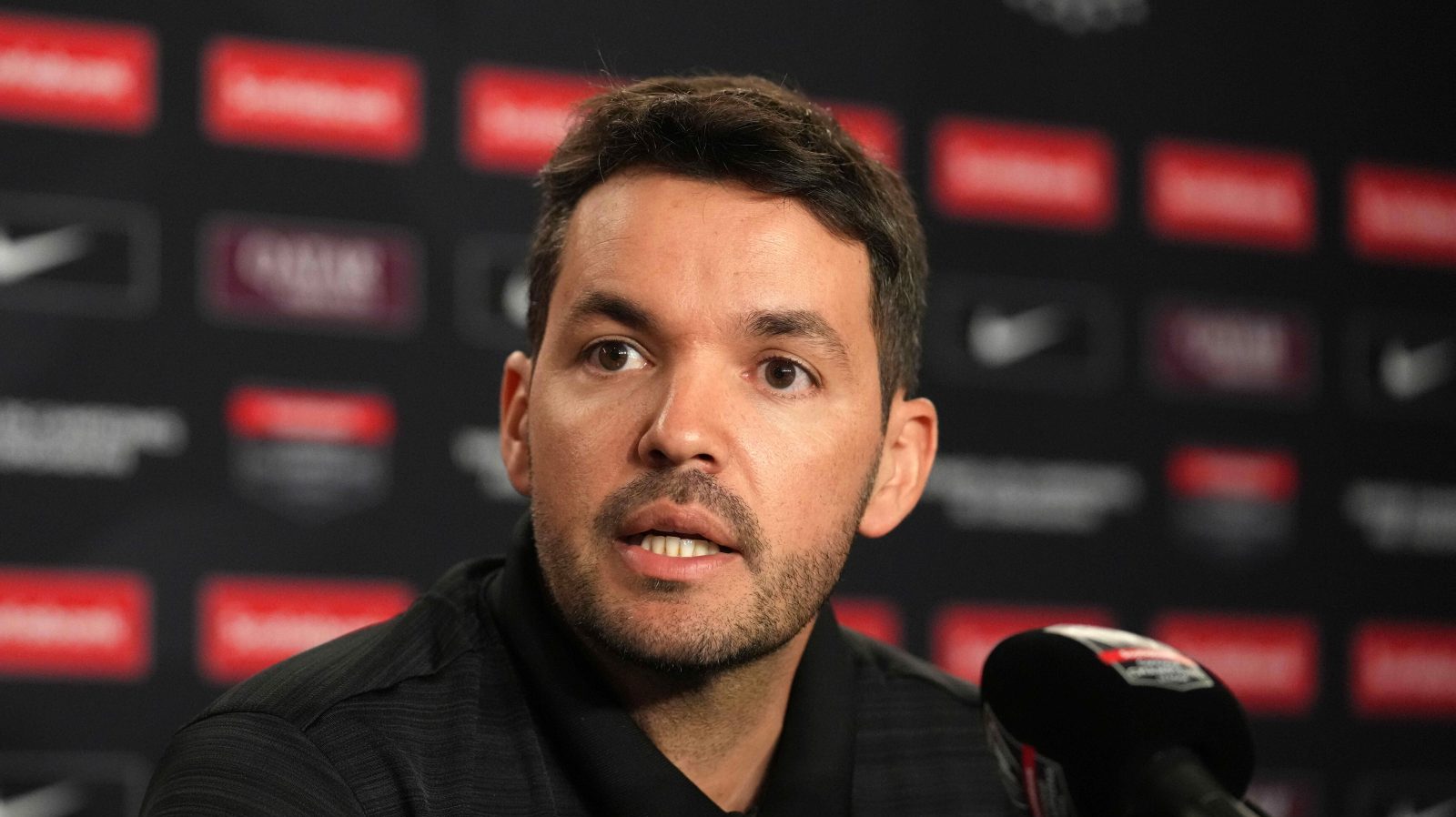 Nicol&aacute;s Larcam&oacute;n, novo t&eacute;cnico do Cruzeiro, diz que &eacute; &lsquo;muito desconfort&aacute;vel&rsquo; jogar contra suas equipes