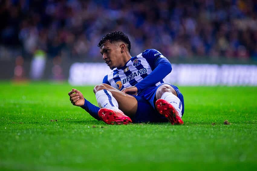 No Porto, Gabriel Veron foi atrapalhado pelas les&otilde;es recorrentes