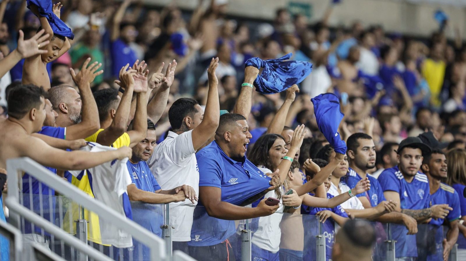Um 9, um volante e cuidado com o torcedor: os presentes que o Cruzeiro pede ao Papai Noel para 2024