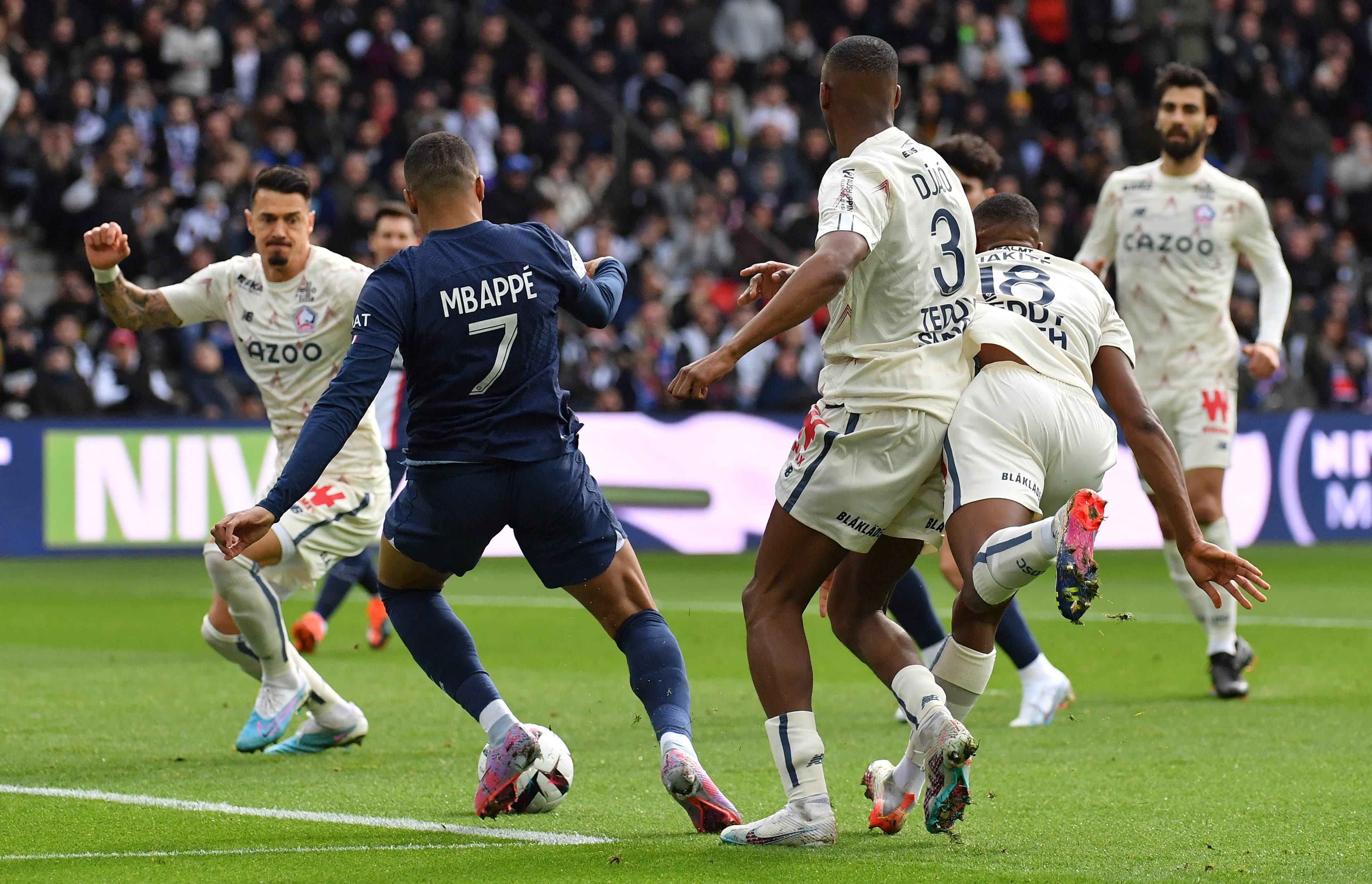 Com dez jogos de invencibilidade cada, PSG e Lille prometem joga&ccedil;o para fechar rodada da Ligue 1