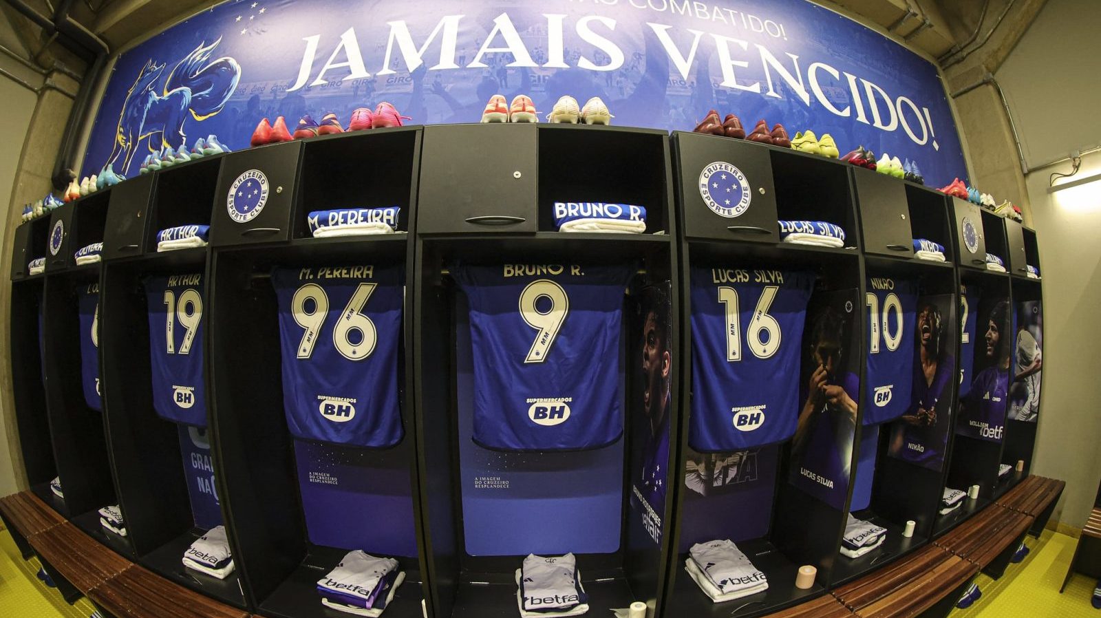 Desfalcado e a uma vit&oacute;ria da perman&ecirc;ncia, Cruzeiro encara Botafogo no Rio de Janeiro