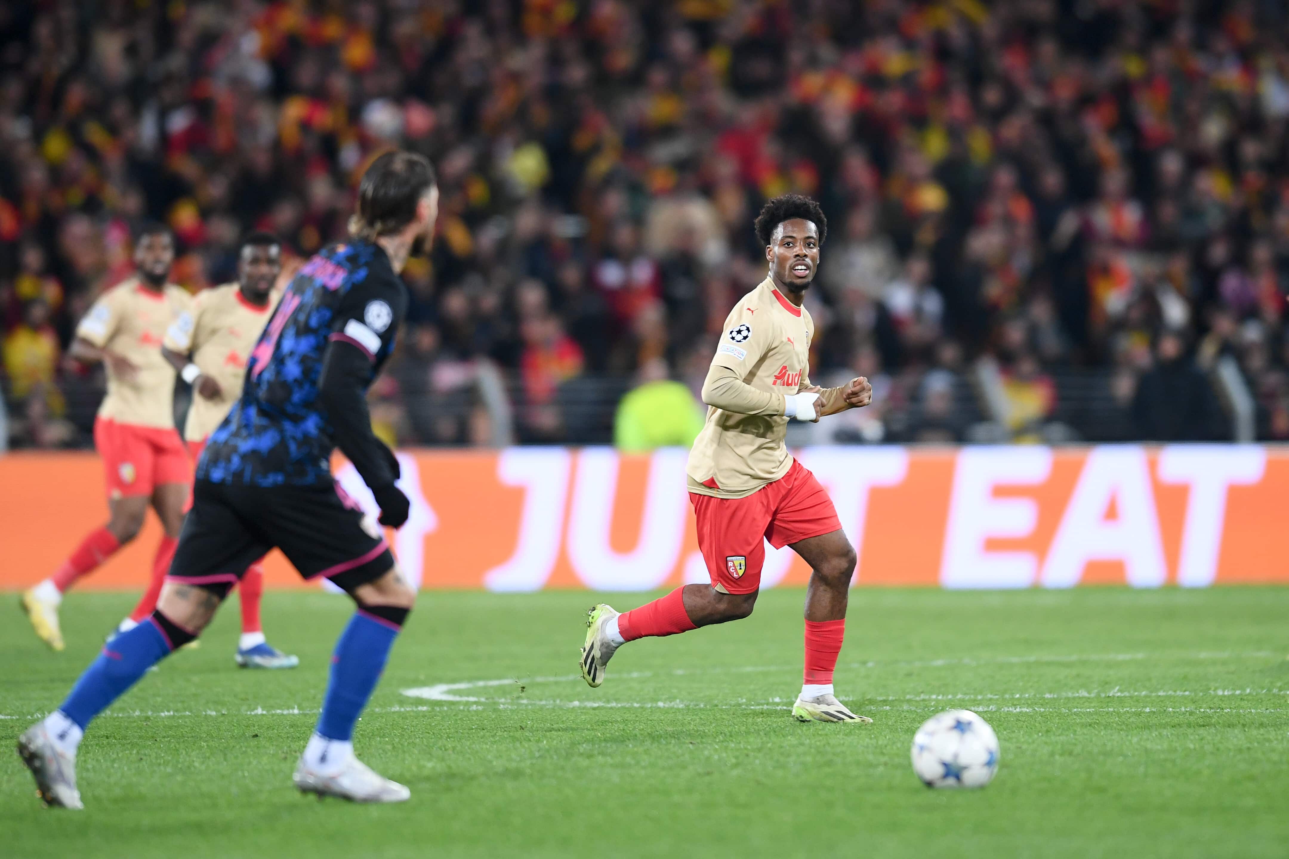 Roteiro dram&aacute;tico: Sevilla cai para o Lens e fica sem vaga na Liga Europa, decepcionando sua corajosa torcida