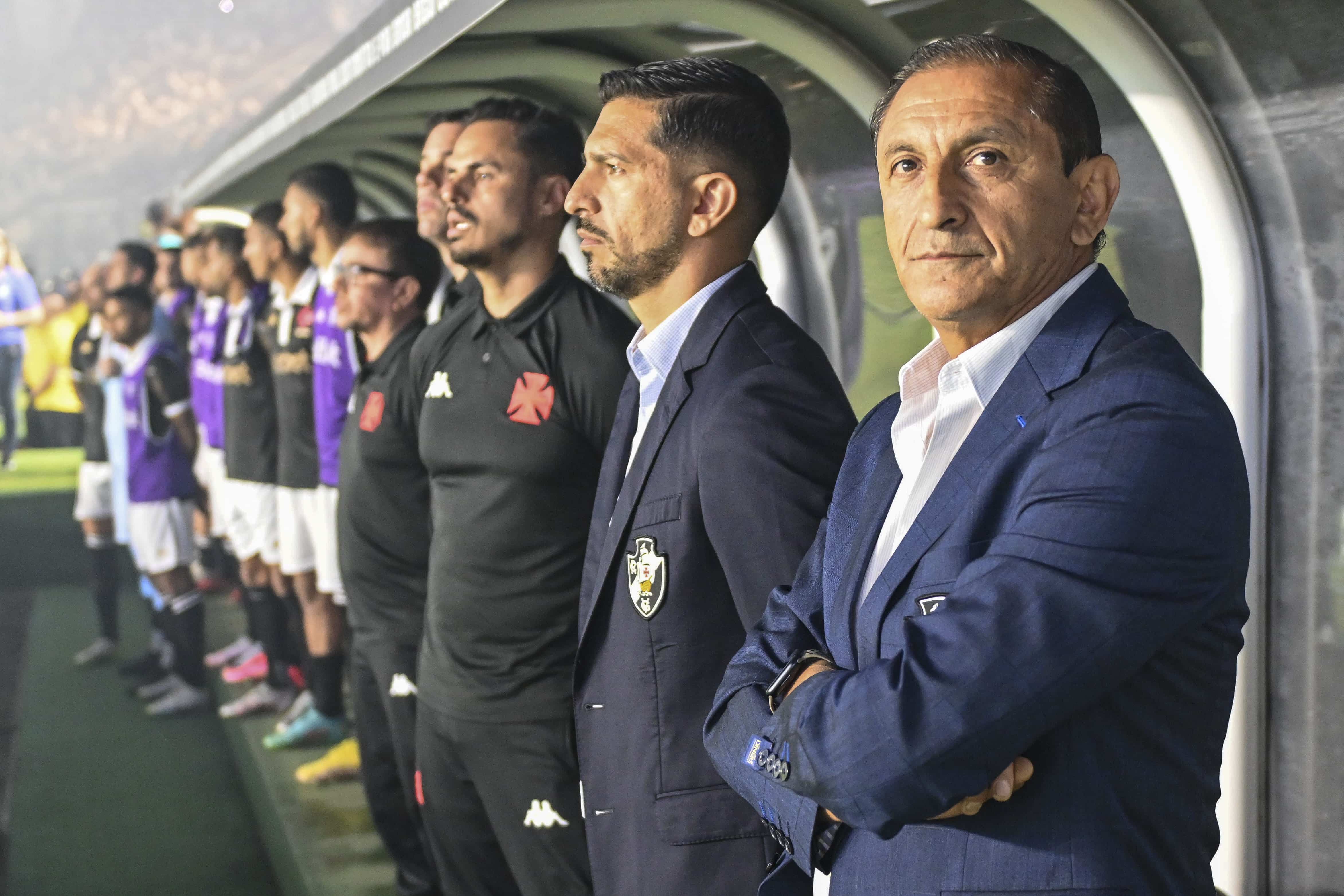 Ap&oacute;s liderar recupera&ccedil;&atilde;o hist&oacute;rica do Vasco, Ramon D&iacute;az renova contrato por mais dois anos